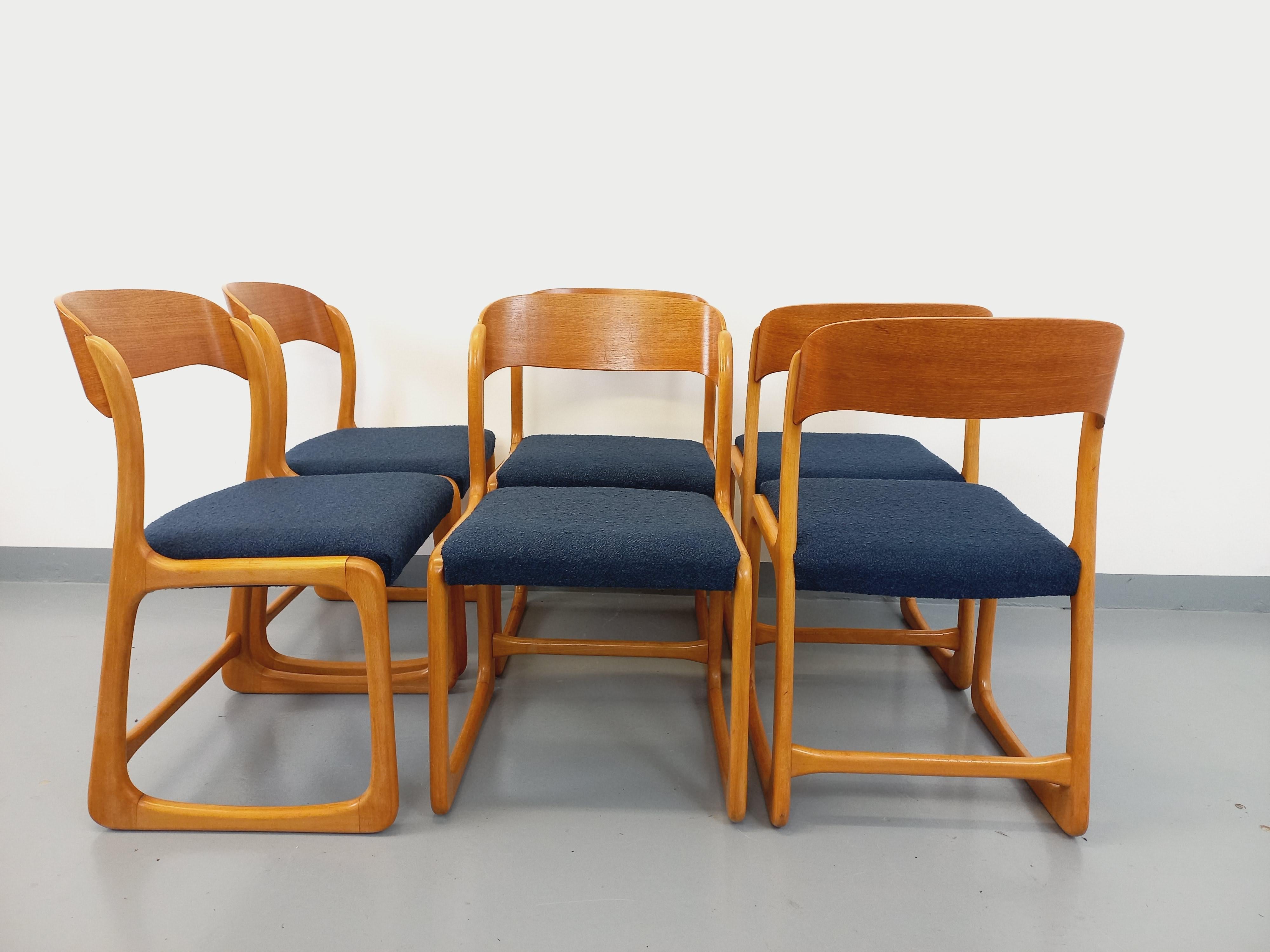 Mid-20th Century Suite de 6 chaises traîneau vintage de marque Baumann en bois et tissu bouclette