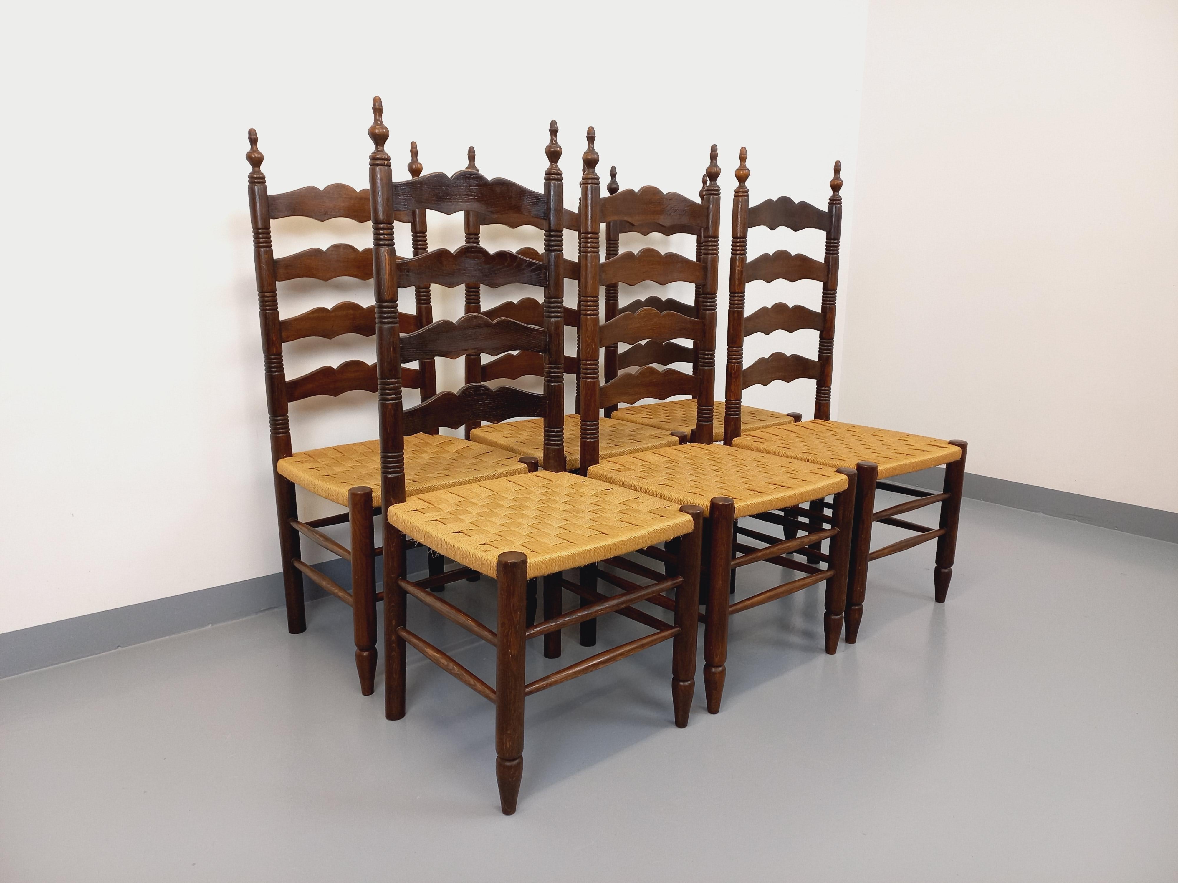 Suite de 6 chaises vintage Arts & Craft style Antonio Calligaris en chêne im Angebot 3