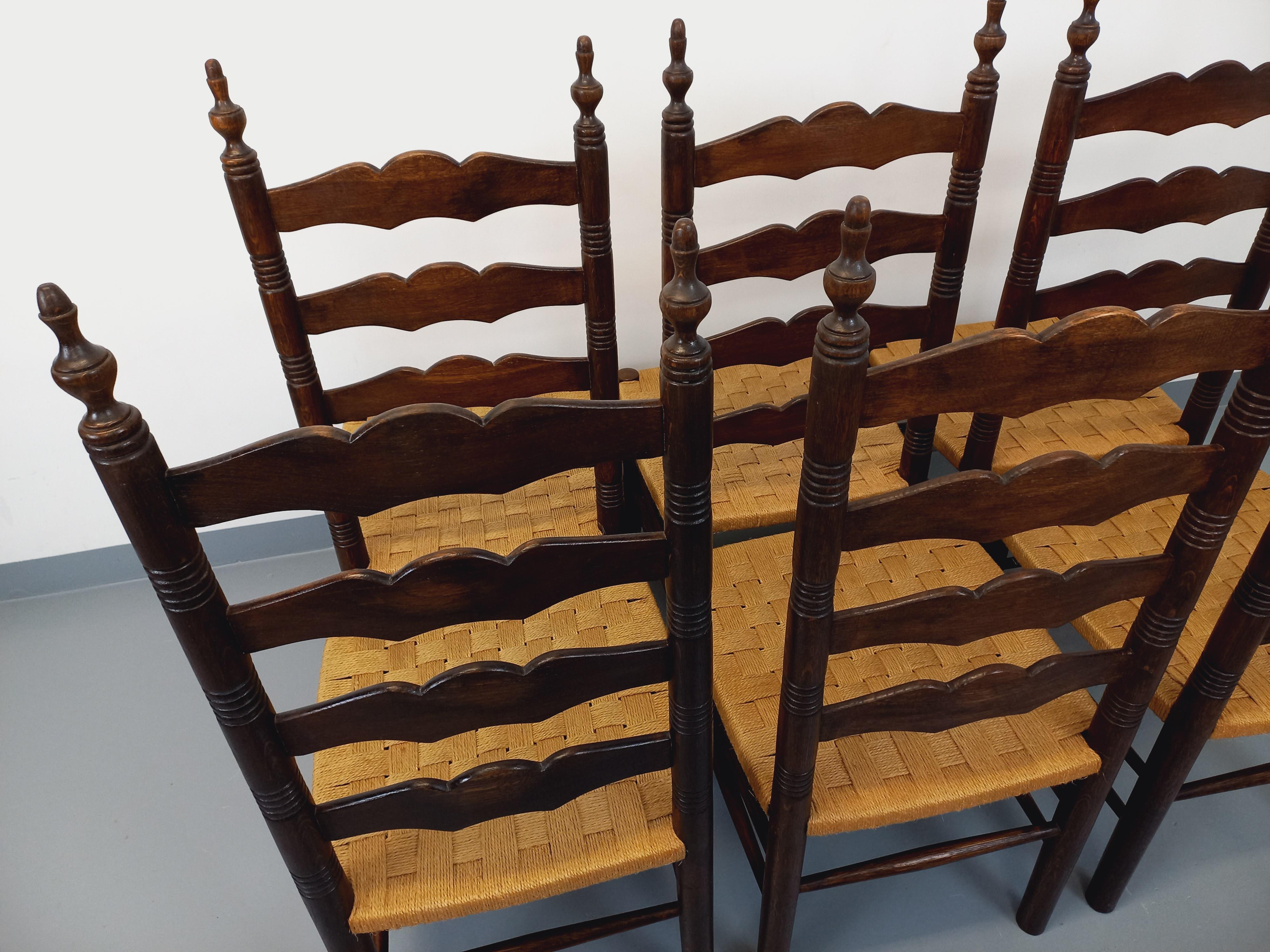 Suite de 6 chaises vintage Arts & Craft style Antonio Calligaris en chêne im Angebot 6