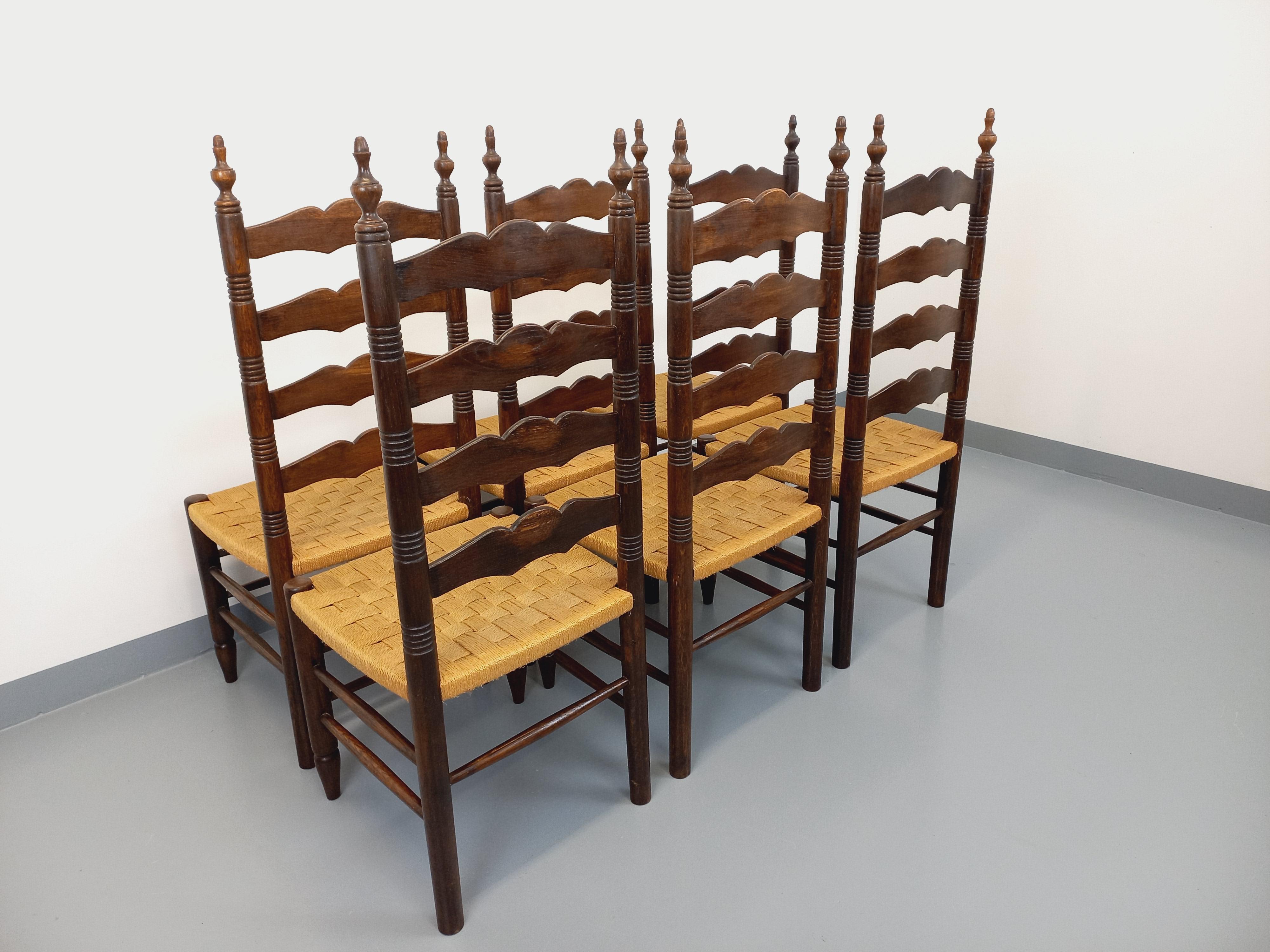 Suite de 6 chaises vintage Arts & Craft style Antonio Calligaris en chêne (Moderne der Mitte des Jahrhunderts) im Angebot