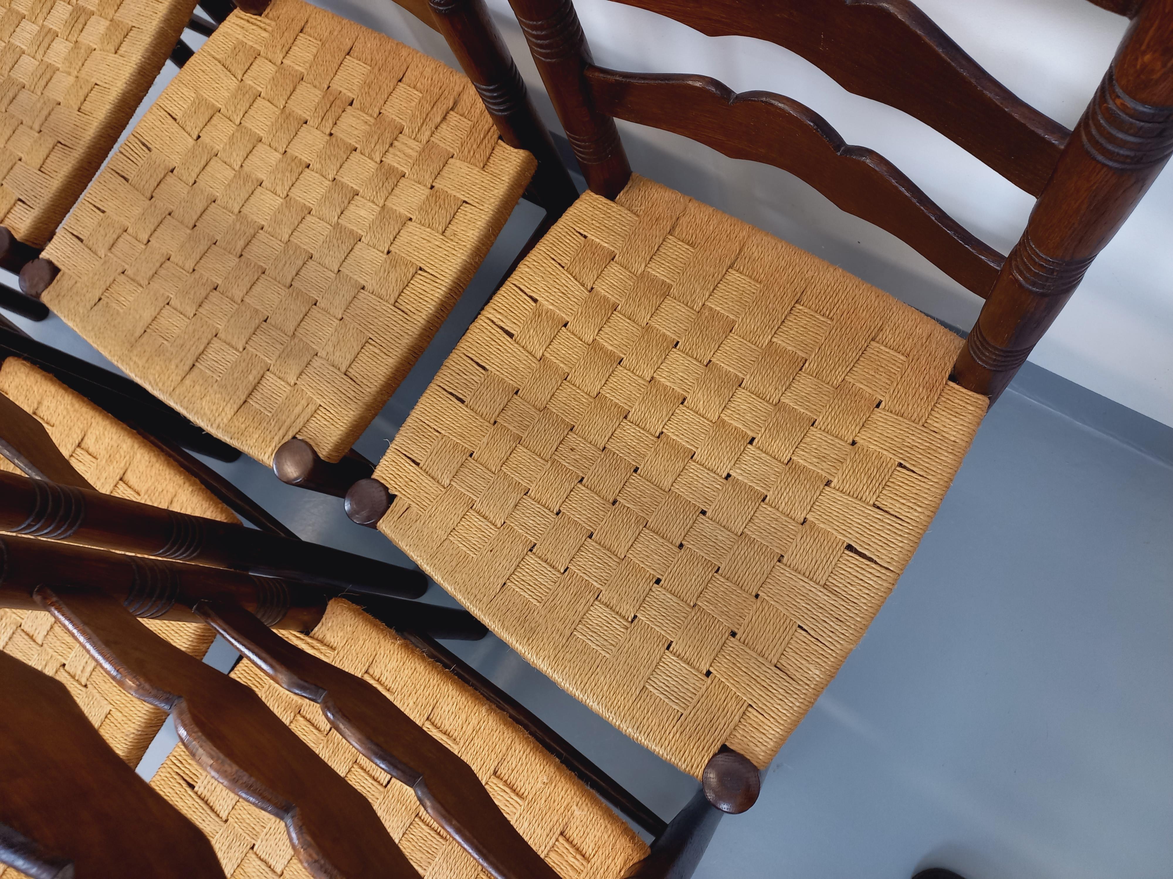 Suite de 6 chaises vintage Arts & Craft style Antonio Calligaris en chêne (Mitte des 20. Jahrhunderts) im Angebot