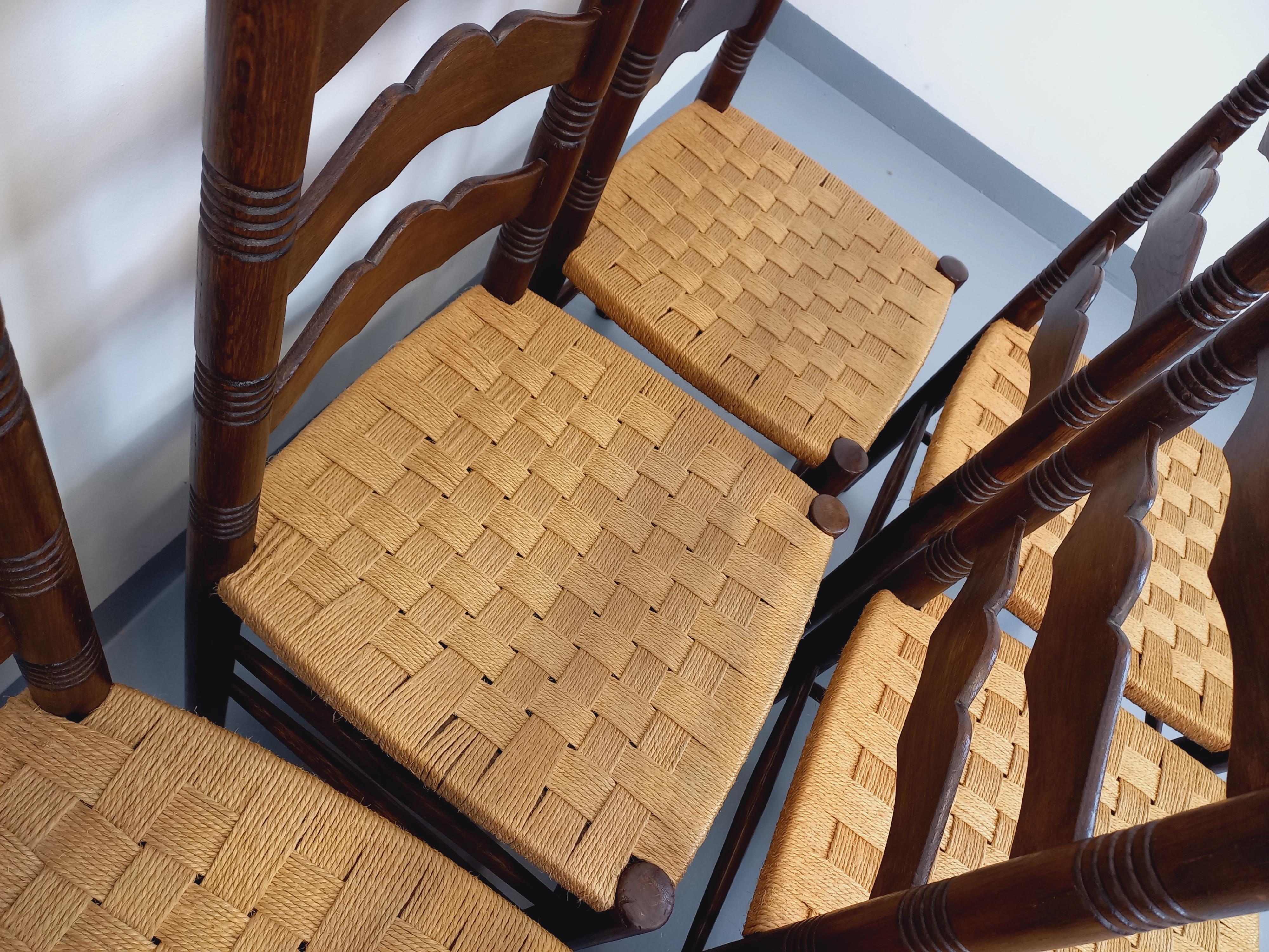 Suite de 6 chaises vintage Arts & Craft style Antonio Calligaris en chêne (Holz) im Angebot