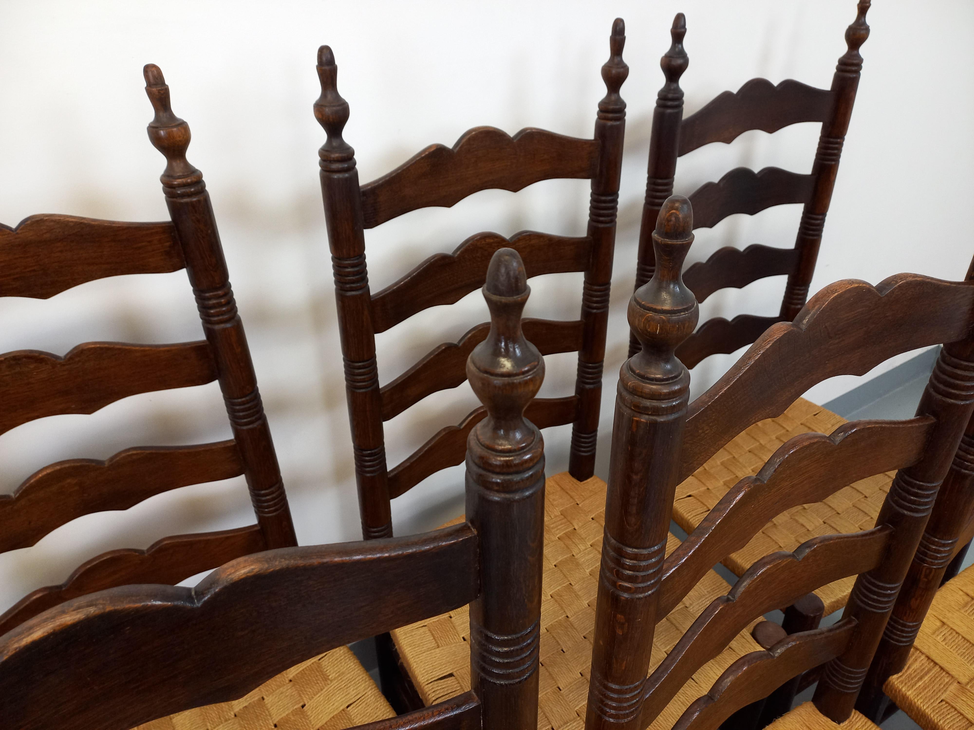 Suite de 6 chaises vintage Arts & Craft style Antonio Calligaris en chêne im Angebot 1