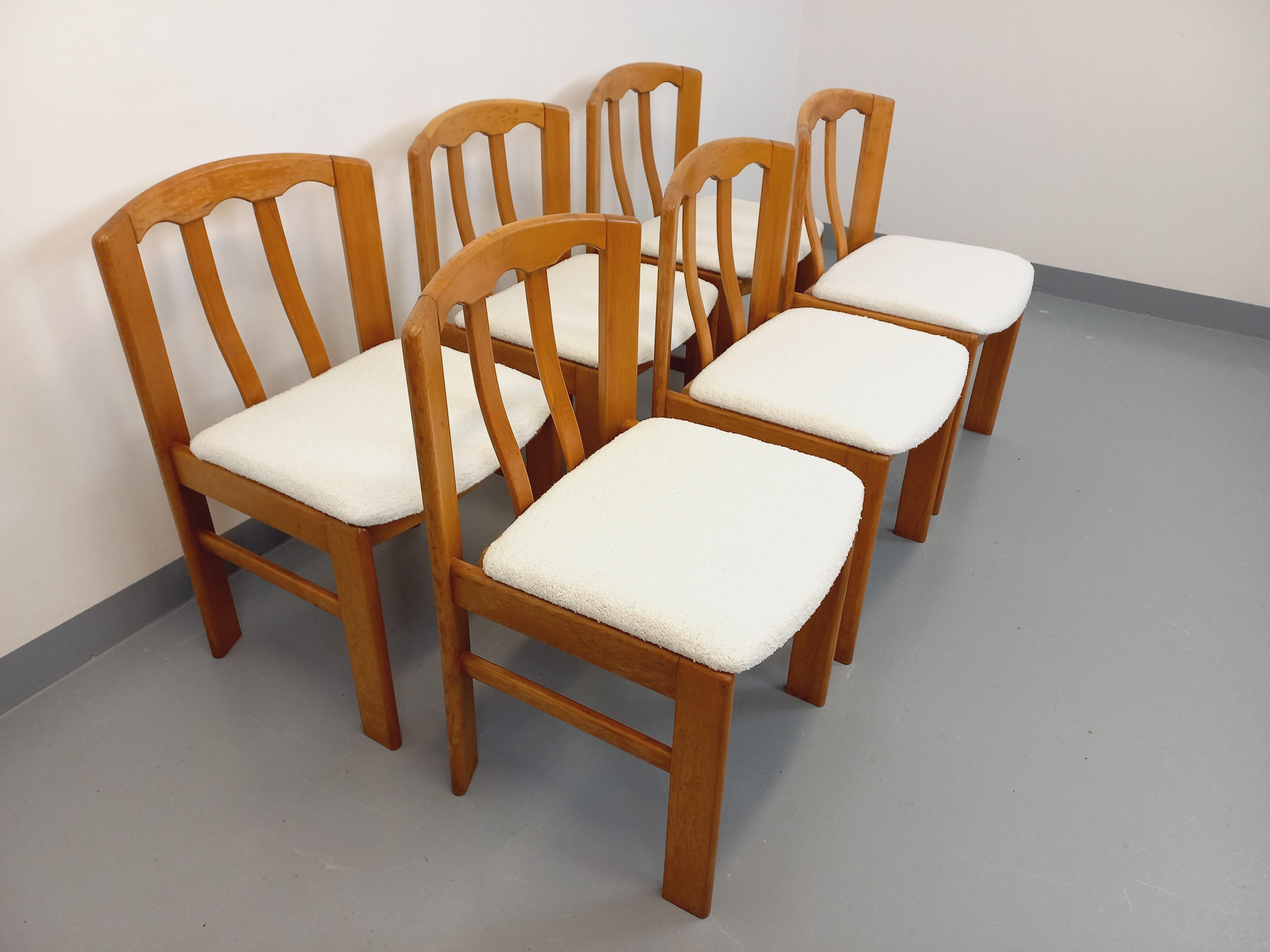 Suite de 6 chaises vintage en bois d'orme et tissu bouclette des années 70 80 en vente 3