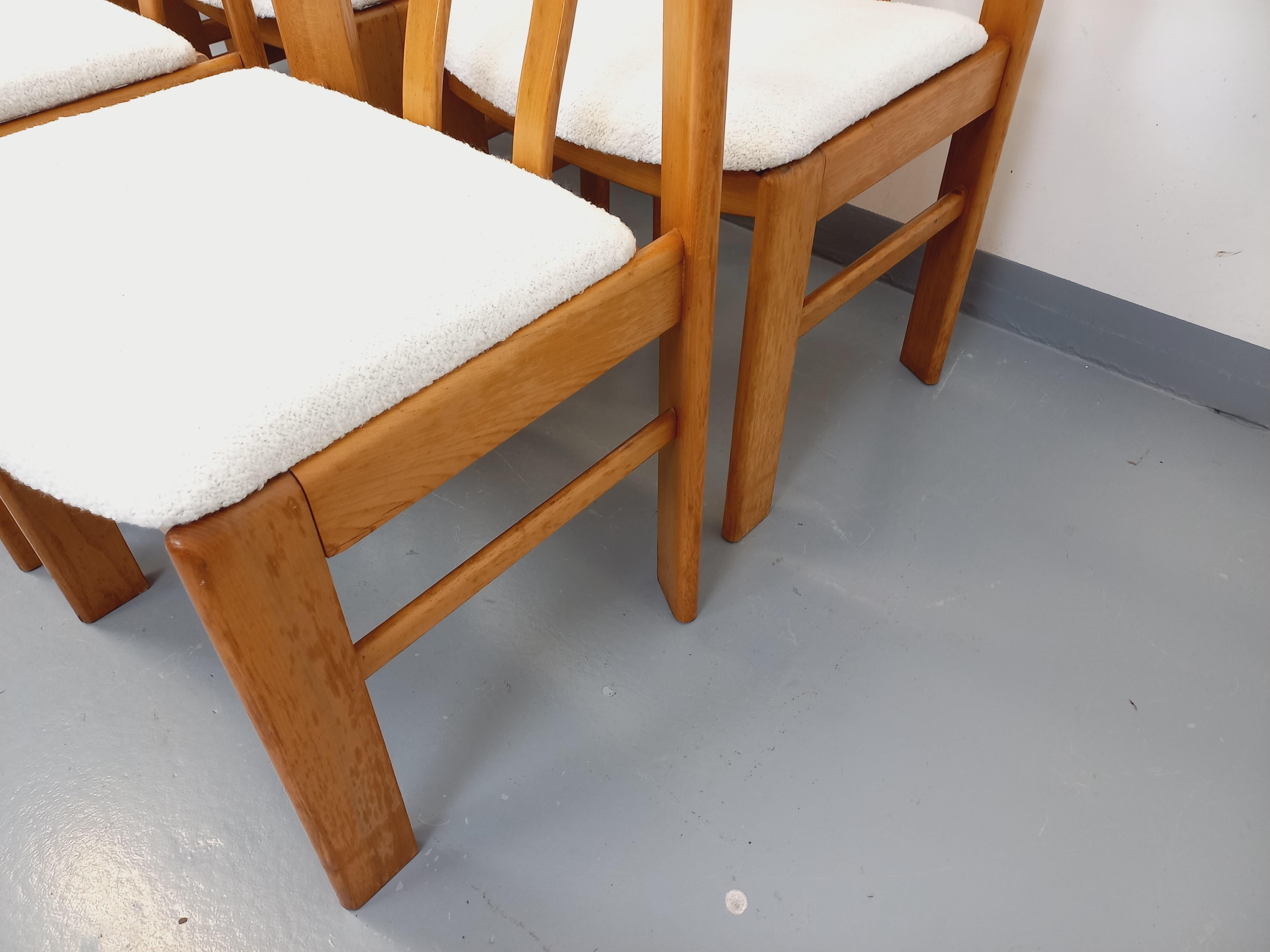 Suite de 6 chaises vintage en bois d'orme et tissu bouclette des années 70 80 en vente 8