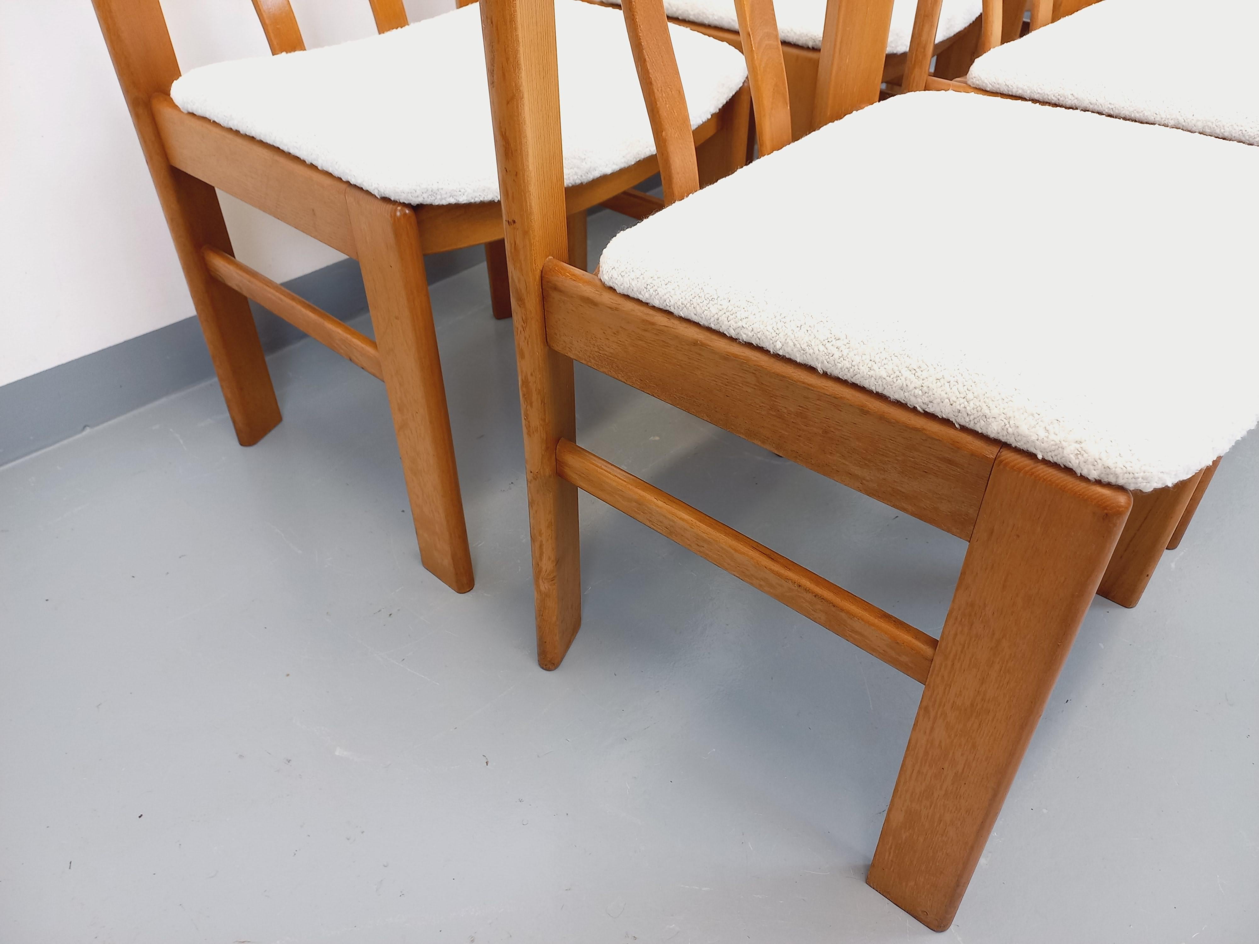 Suite de 6 chaises vintage en bois d'orme et tissu bouclette des années 70 80 en vente 9