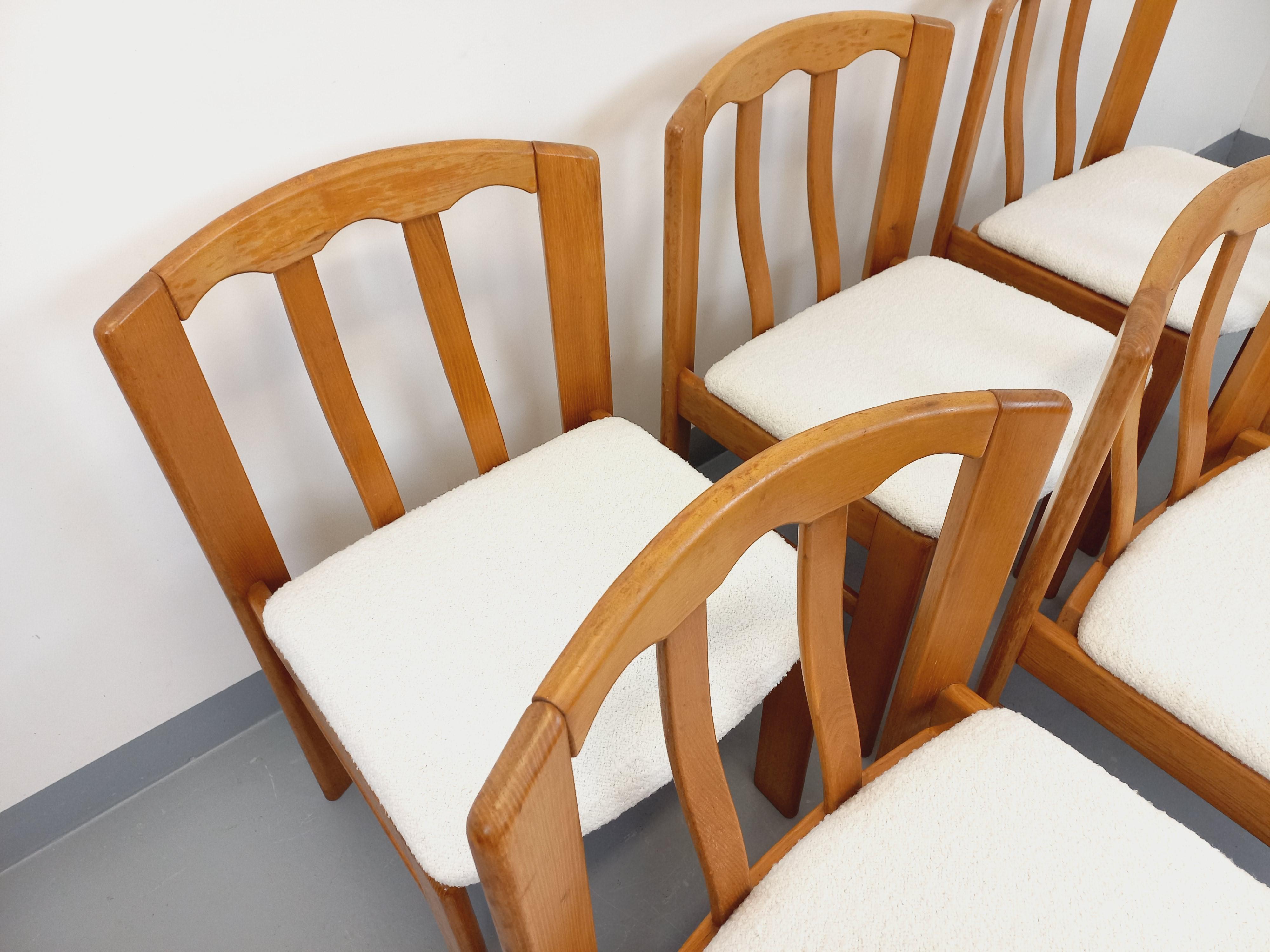 Suite de 6 chaises vintage en bois d'orme et tissu bouclette des années 70 80 en vente 10