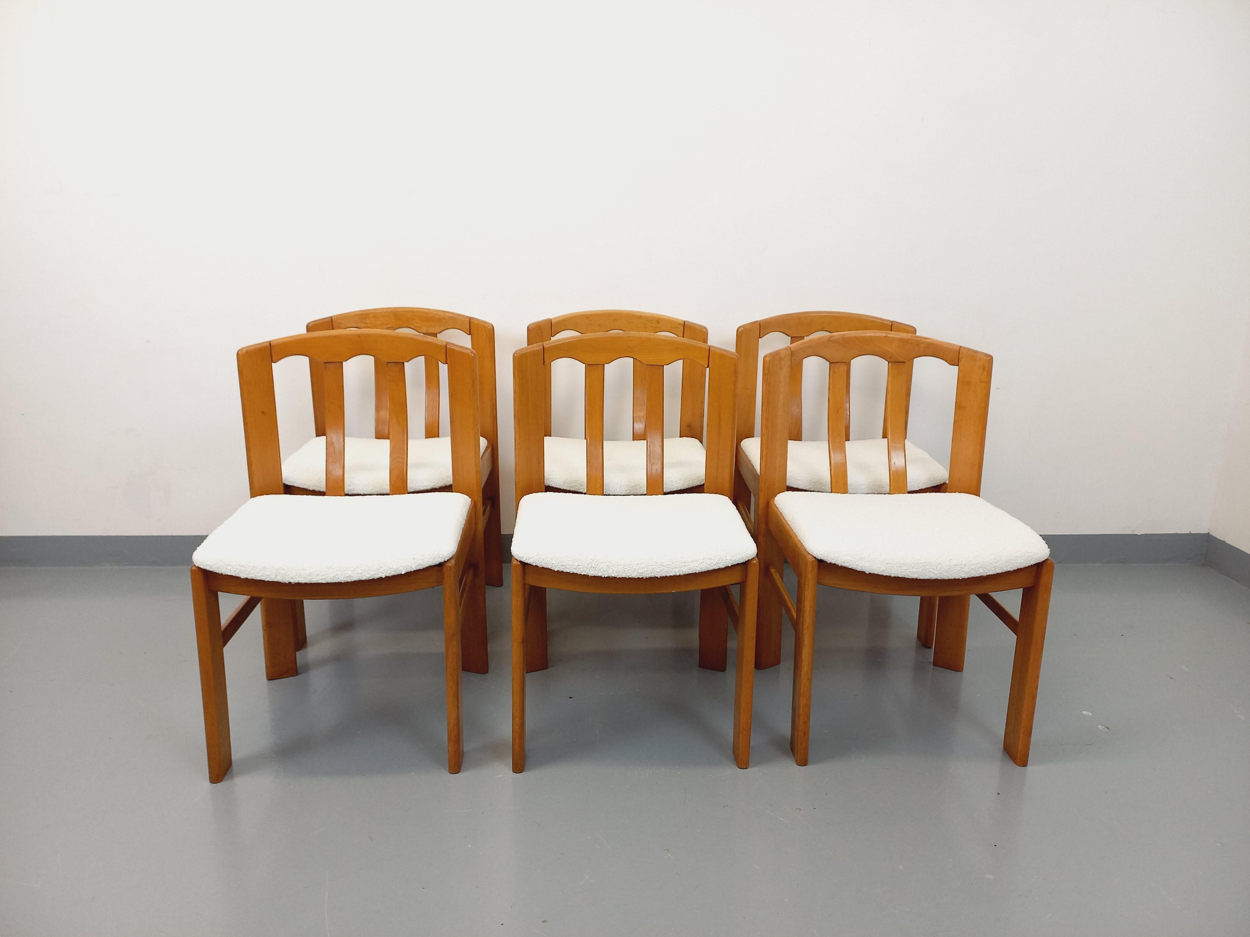 Suite de 6 chaises vintage en bois d'orme et tissu bouclette des années 70 80 en vente 11