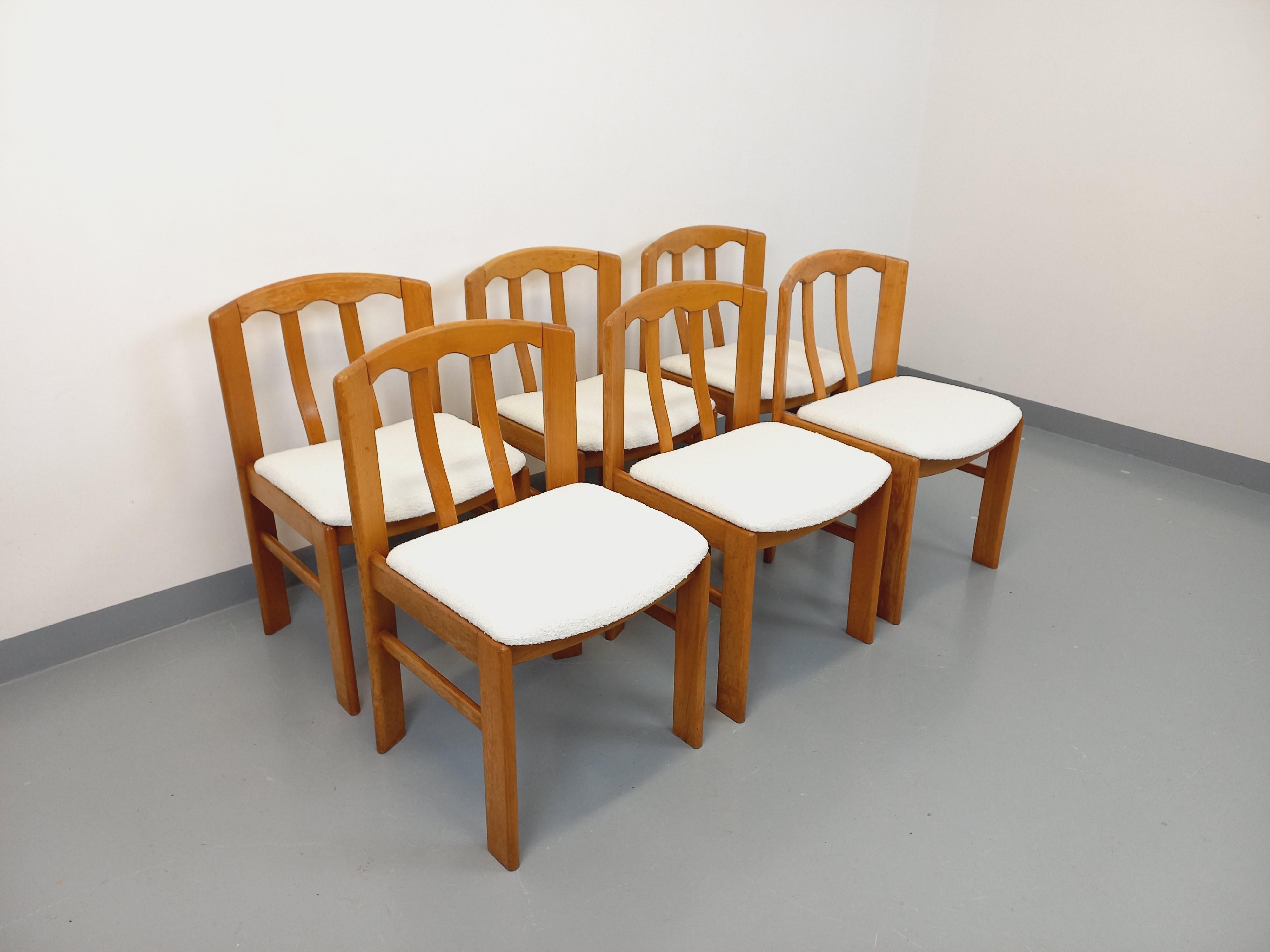 Suite de 6 chaises vintage en bois d'orme et tissu bouclette des années 70 80 en vente 12