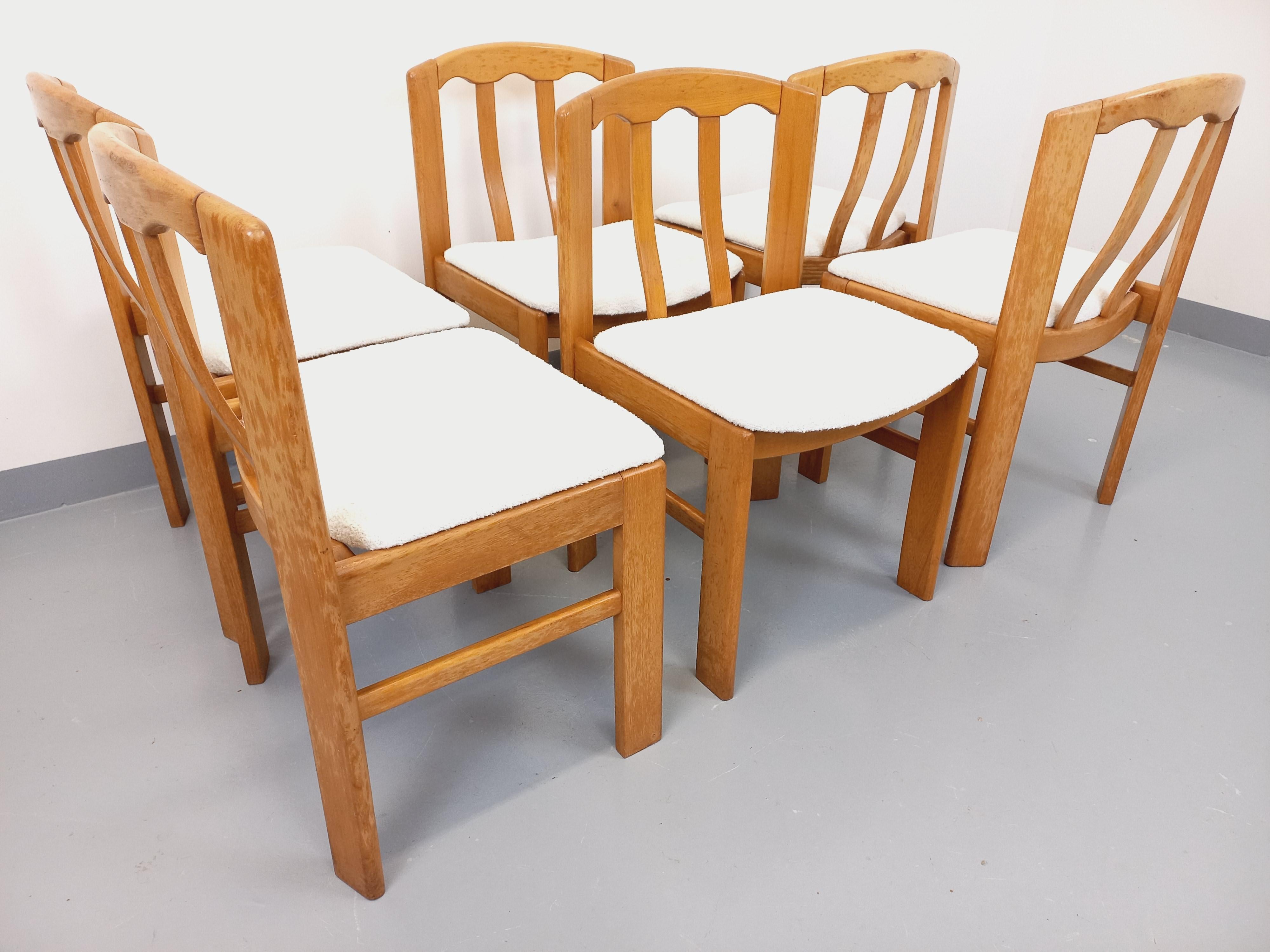 Mid-Century Modern Suite de 6 chaises vintage en bois d'orme et tissu bouclette des années 70 80 en vente
