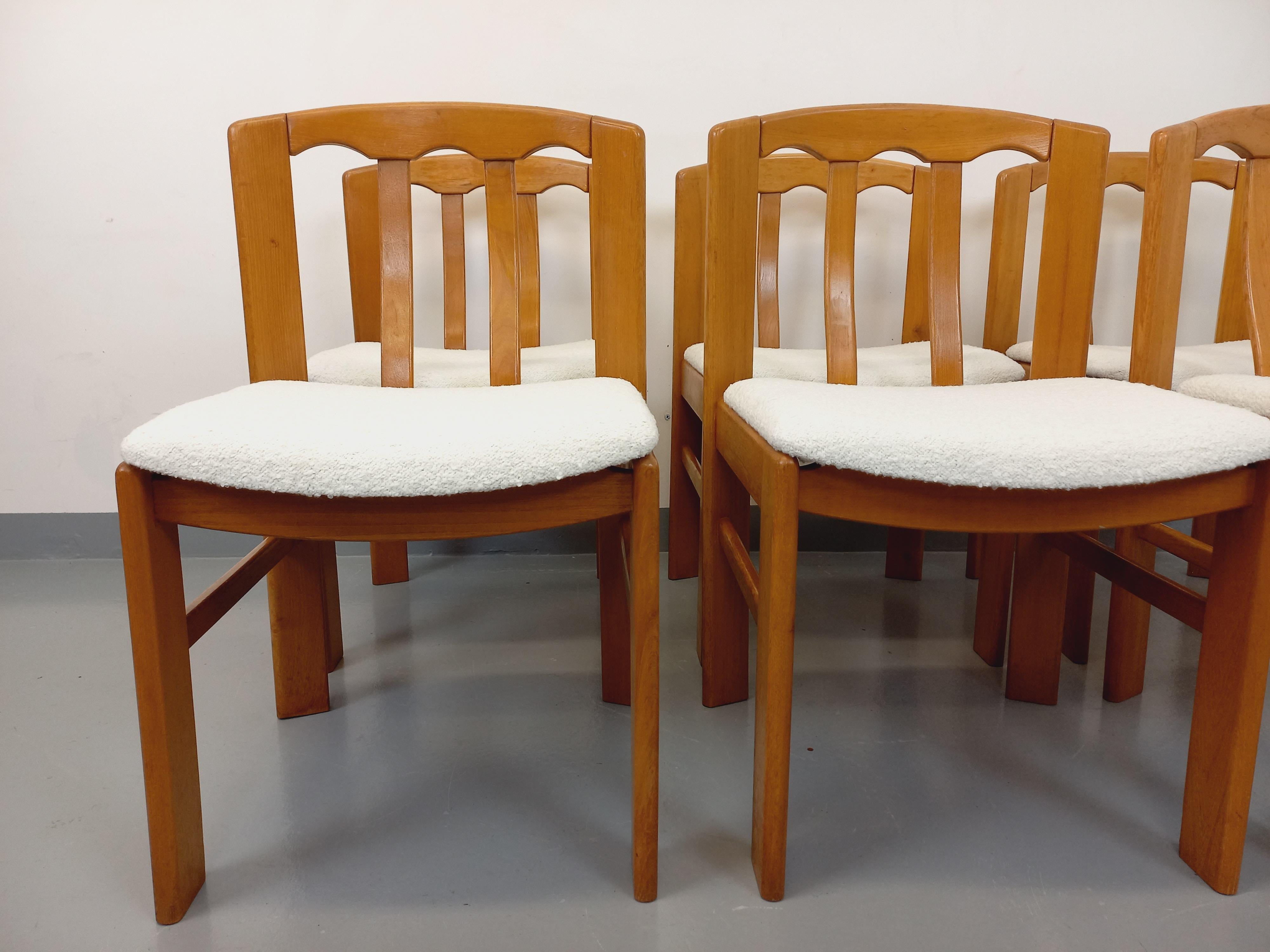 Suite de 6 chaises vintage en bois d'orme et tissu bouclette des années 70 80 Bon état - En vente à BESANÇON, FR