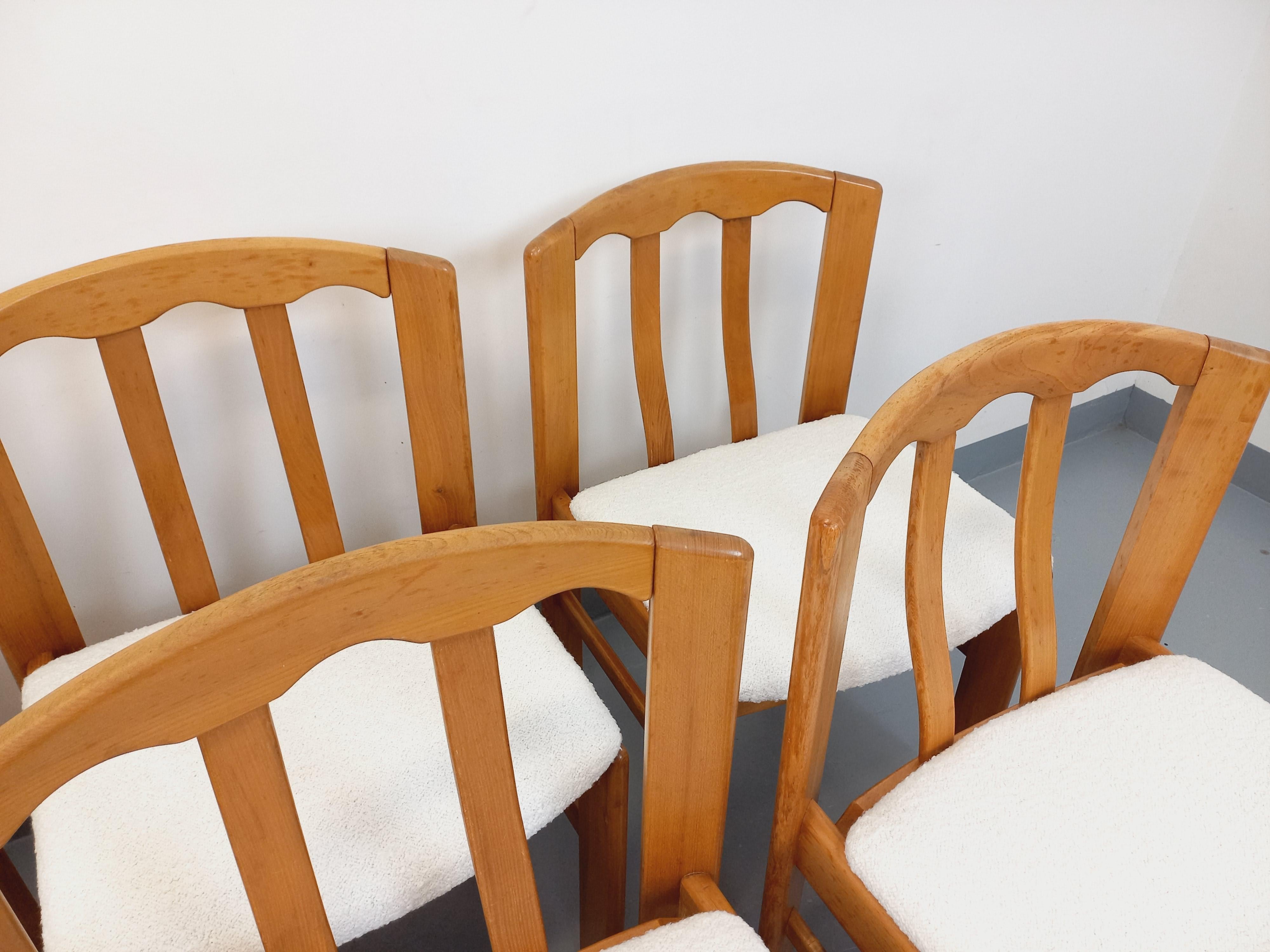 Suite de 6 chaises vintage en bois d'orme et tissu bouclette des années 70 80 en vente 1