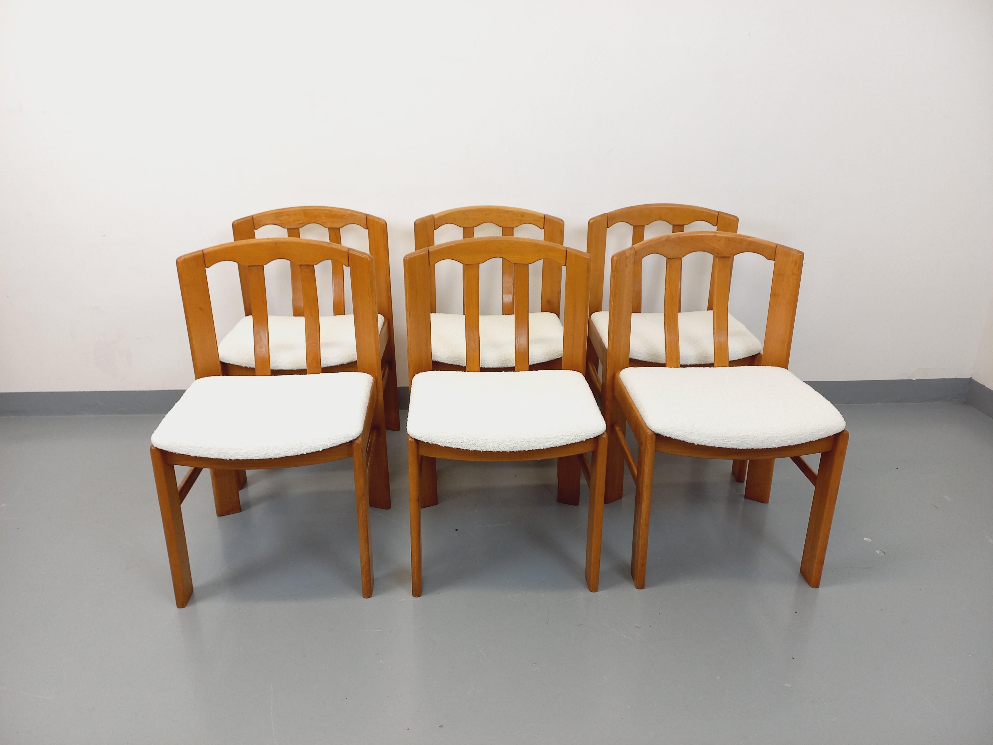 Suite de 6 chaises vintage en bois d'orme et tissu bouclette des années 70 80 en vente 2