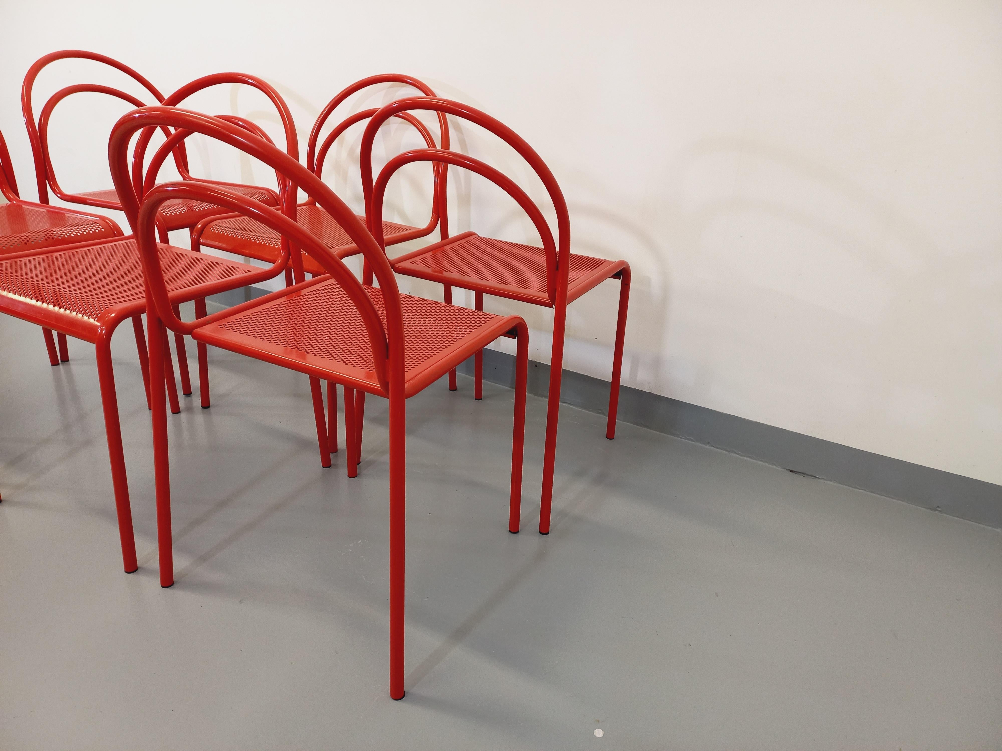 Suite de 6 chaises vintage en métal rouge des années 80 en vente 6