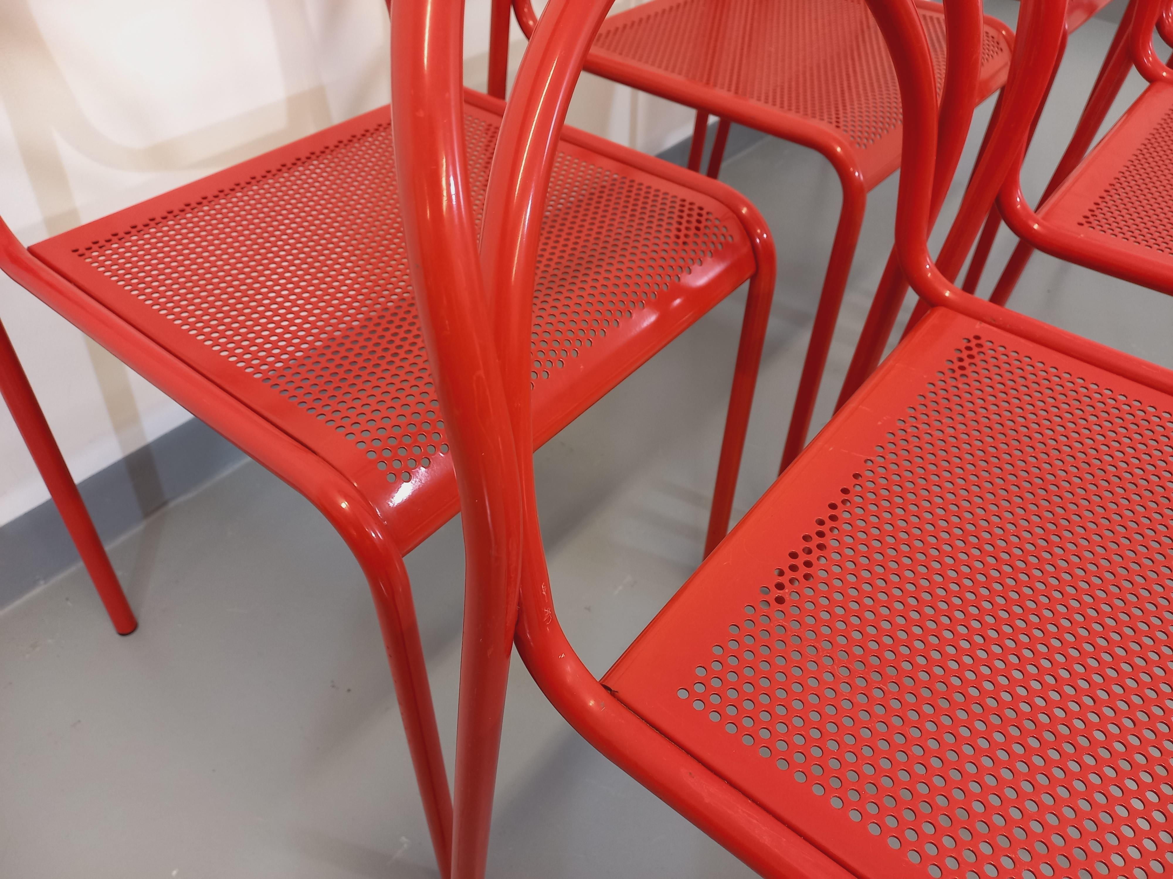 Fin du 20e siècle Suite de 6 chaises vintage en métal rouge des années 80 en vente