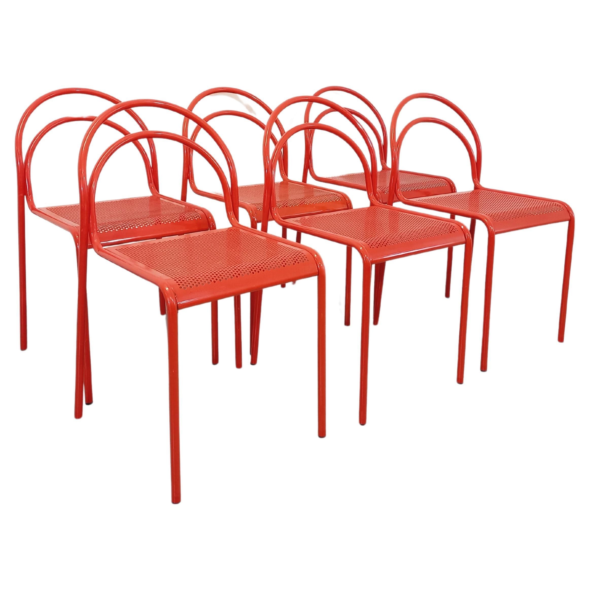 Suite de 6 chaises vintage en métal rouge des années 80 en vente