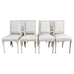Suite de 8 chaises de style Louis XVI