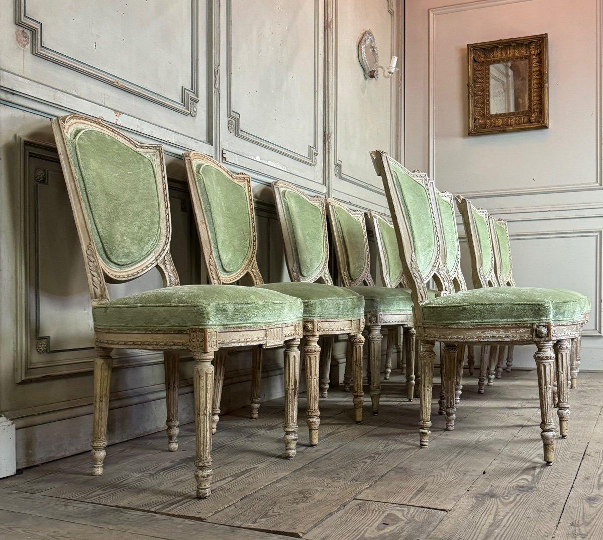 Suite Of 9 Louis XVI Chairs In Carved Wood Rechampi De Beige, 18th Century 

New upholstery with Frey struck velvet.

One chair is slightly different.