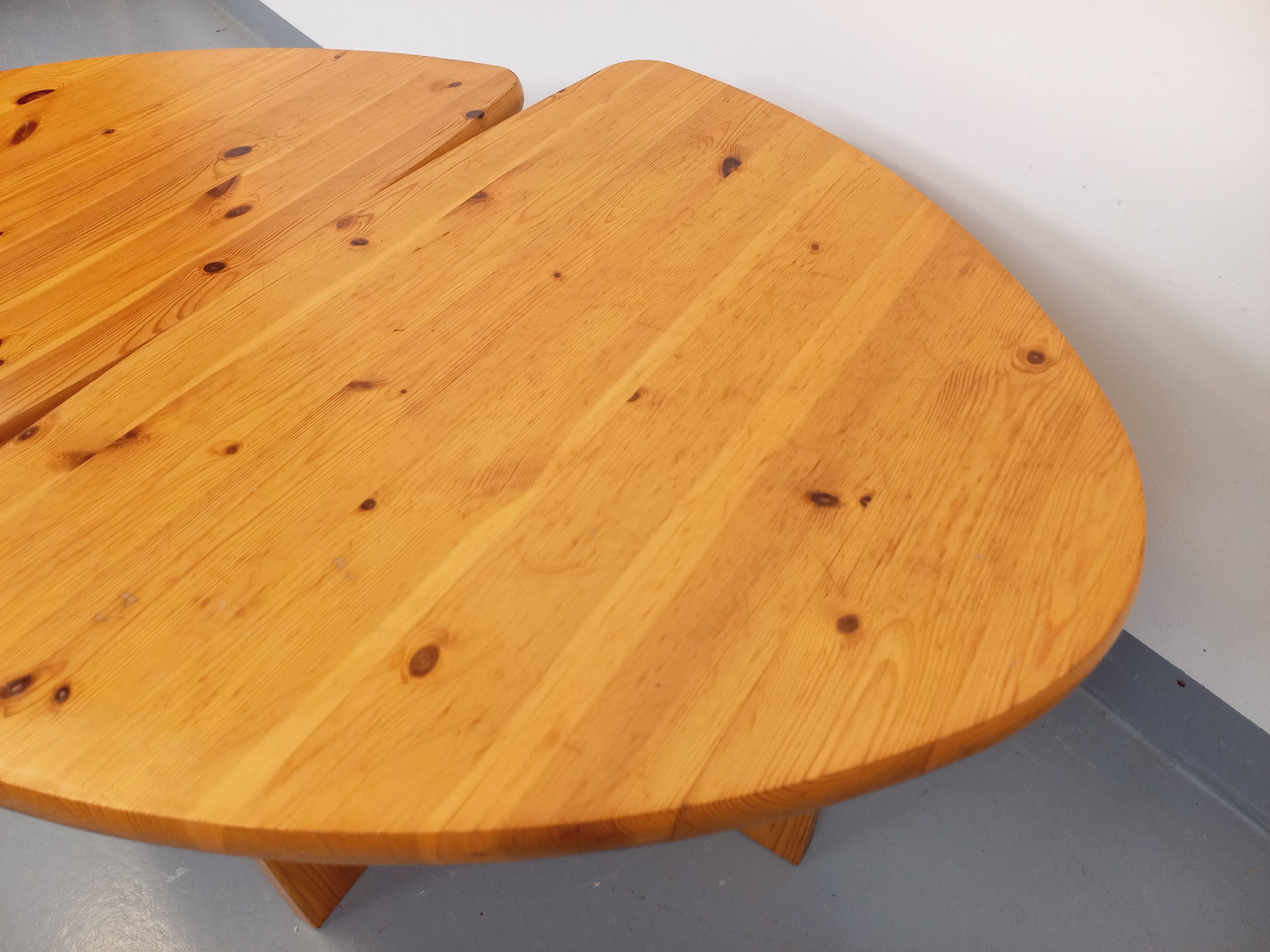 Suite de deux tables basses modernistes vintage en pin des années 70 4