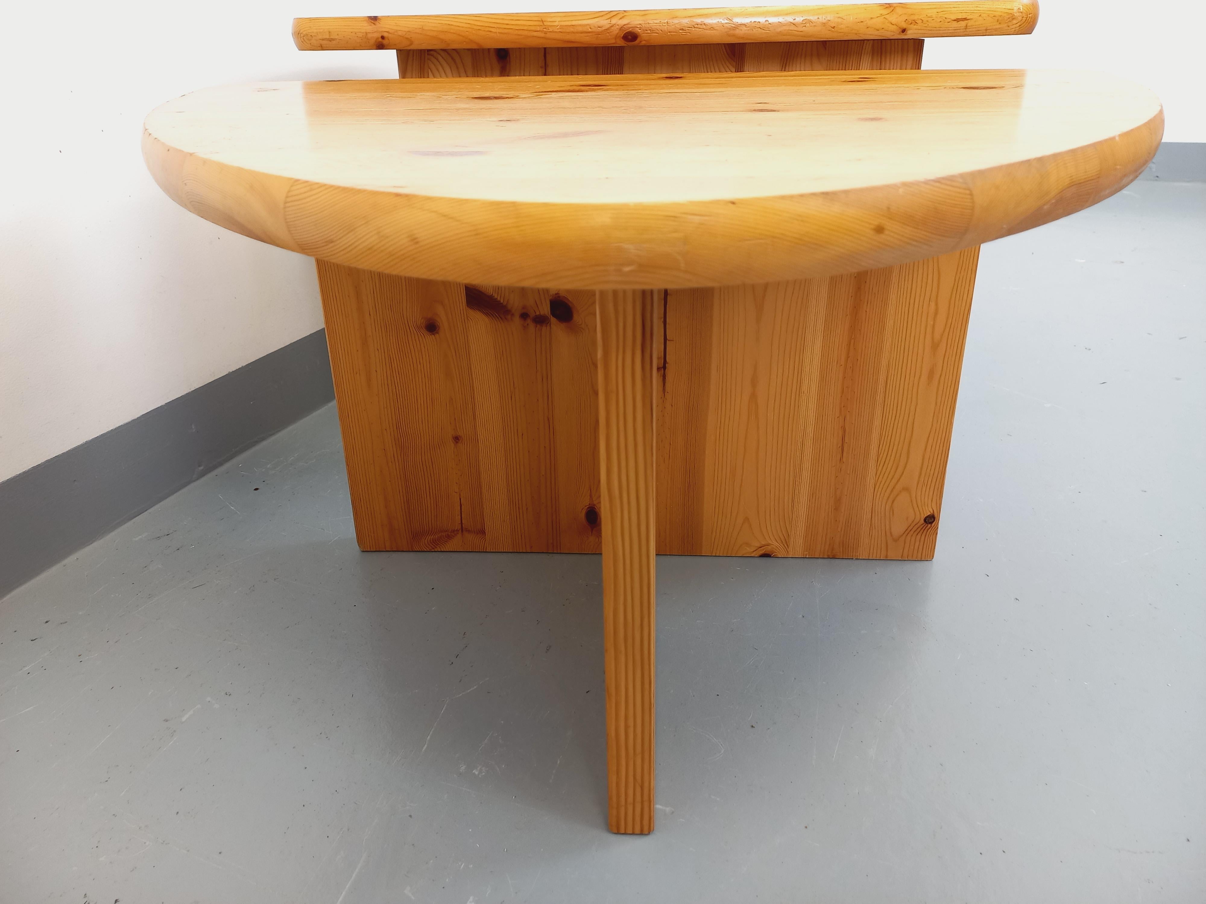 Suite de deux tables basses modernistes vintage en pin des années 70 6