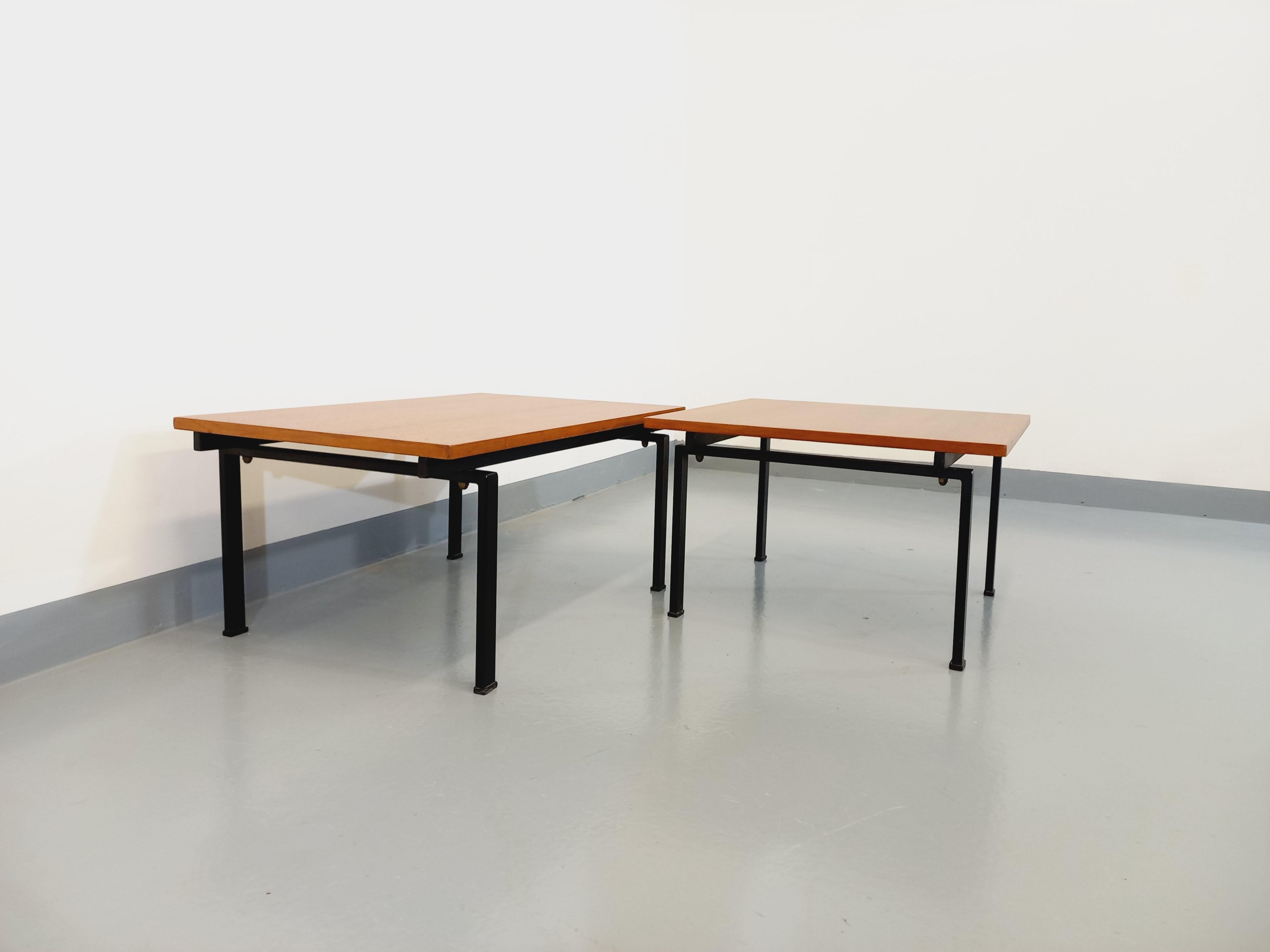 Métal Suite de deux tables basses modernistes vintage Noir en teck et métal noir en vente