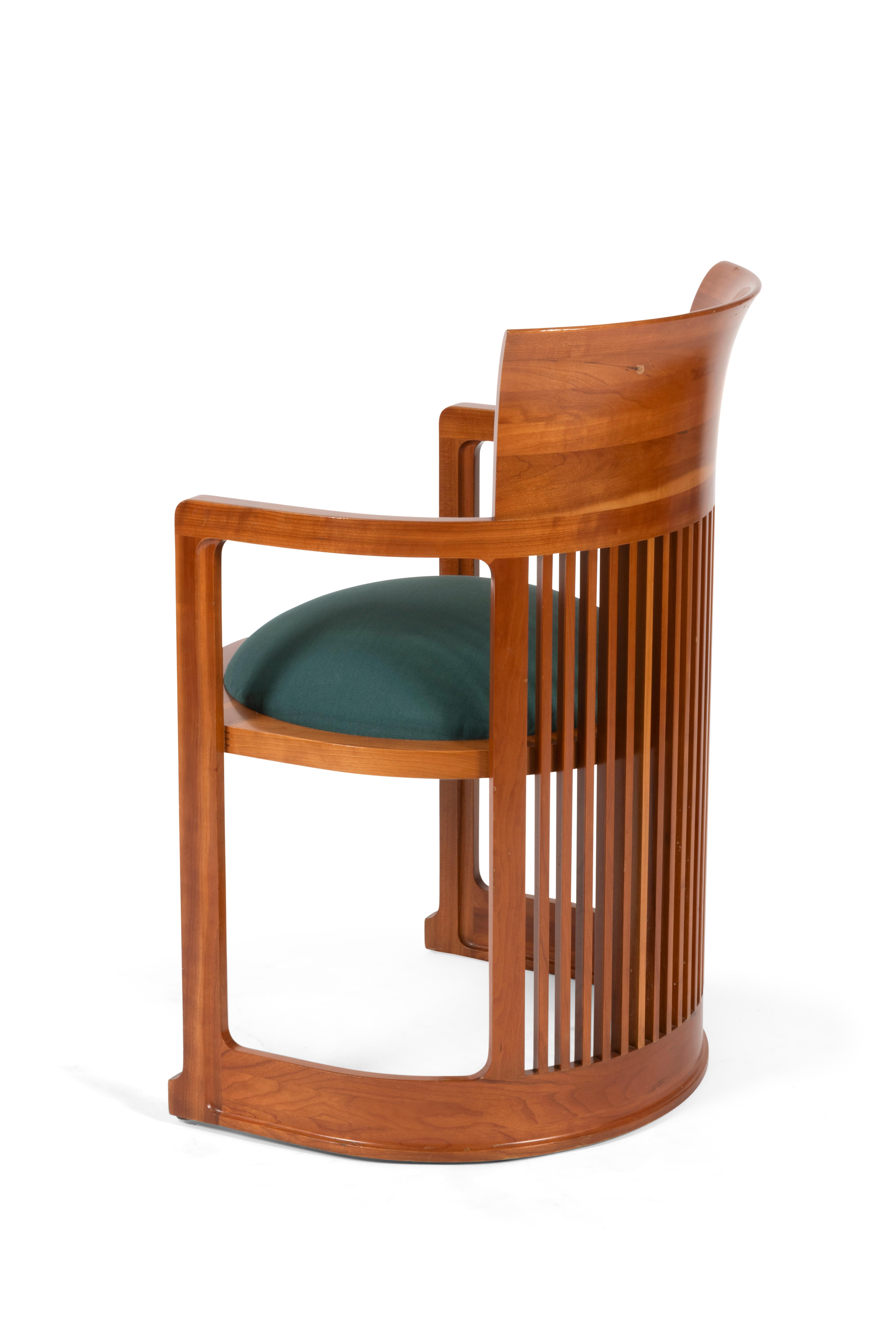 Mid-Century Modern Suite de quatre fauteuils Barrel chairs 606 conçus par Frank Lloyd Wright en vente