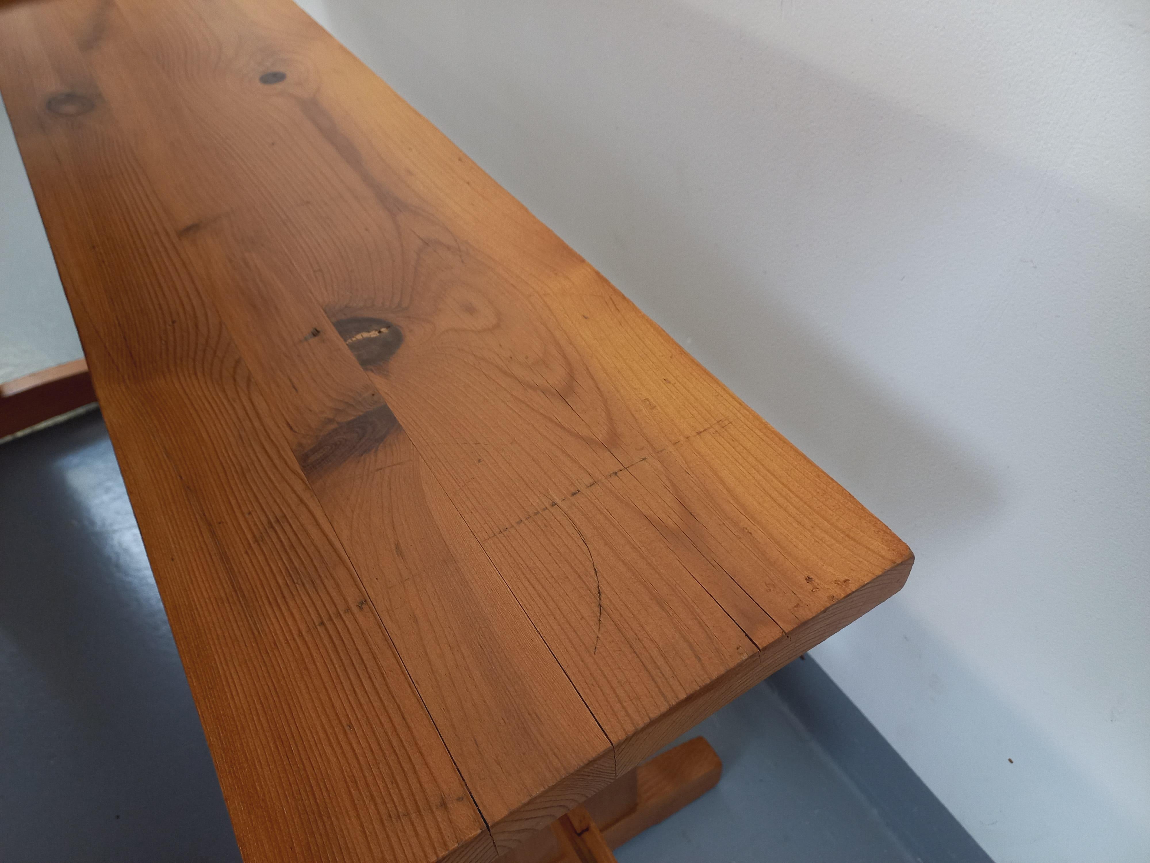 Suite d'une table et de 2 bancs vintage en sapin des années 60 im Angebot 4