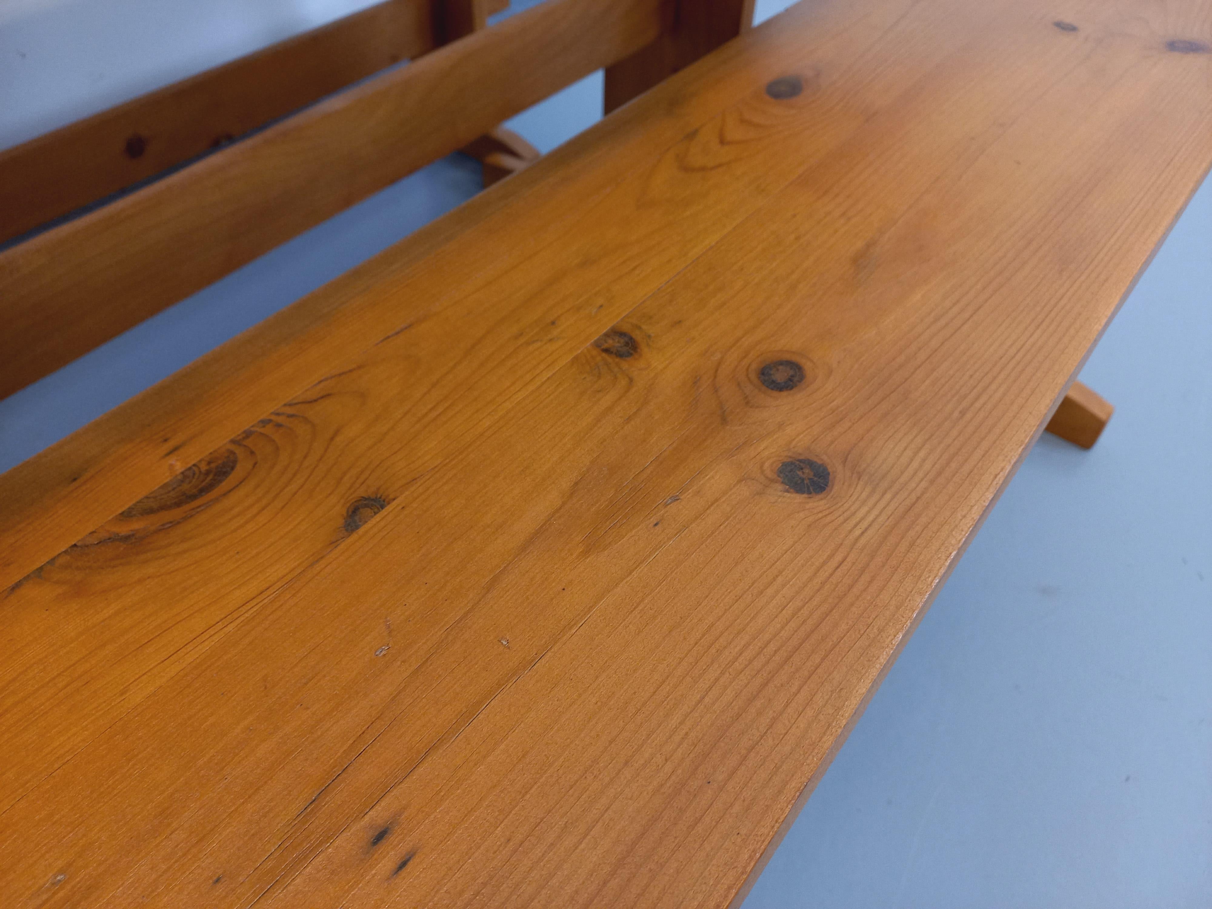 Suite d'une table et de 2 bancs vintage en sapin des années 60 im Angebot 5