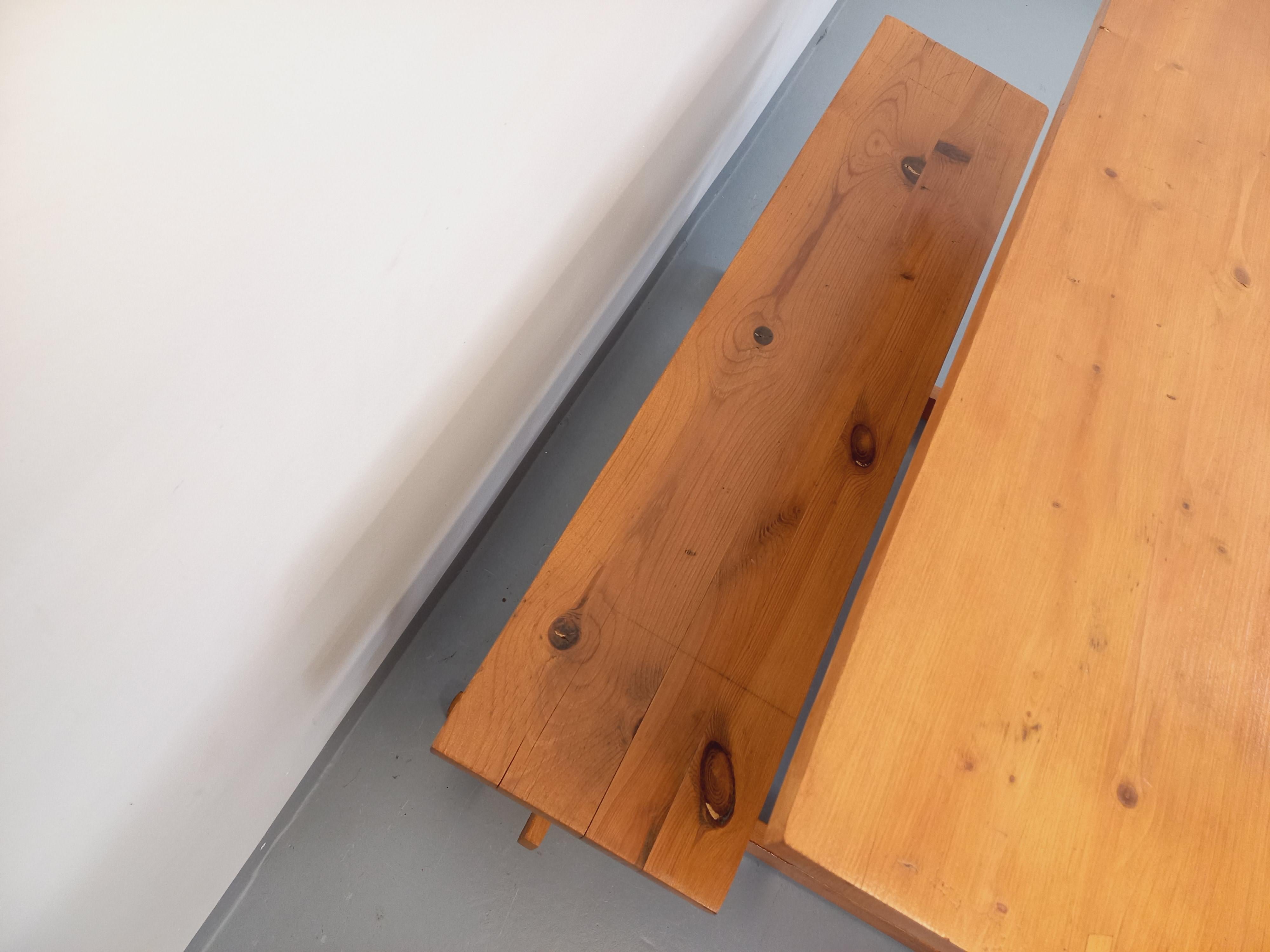 Suite d'une table et de 2 bancs vintage en sapin des années 60 im Angebot 7
