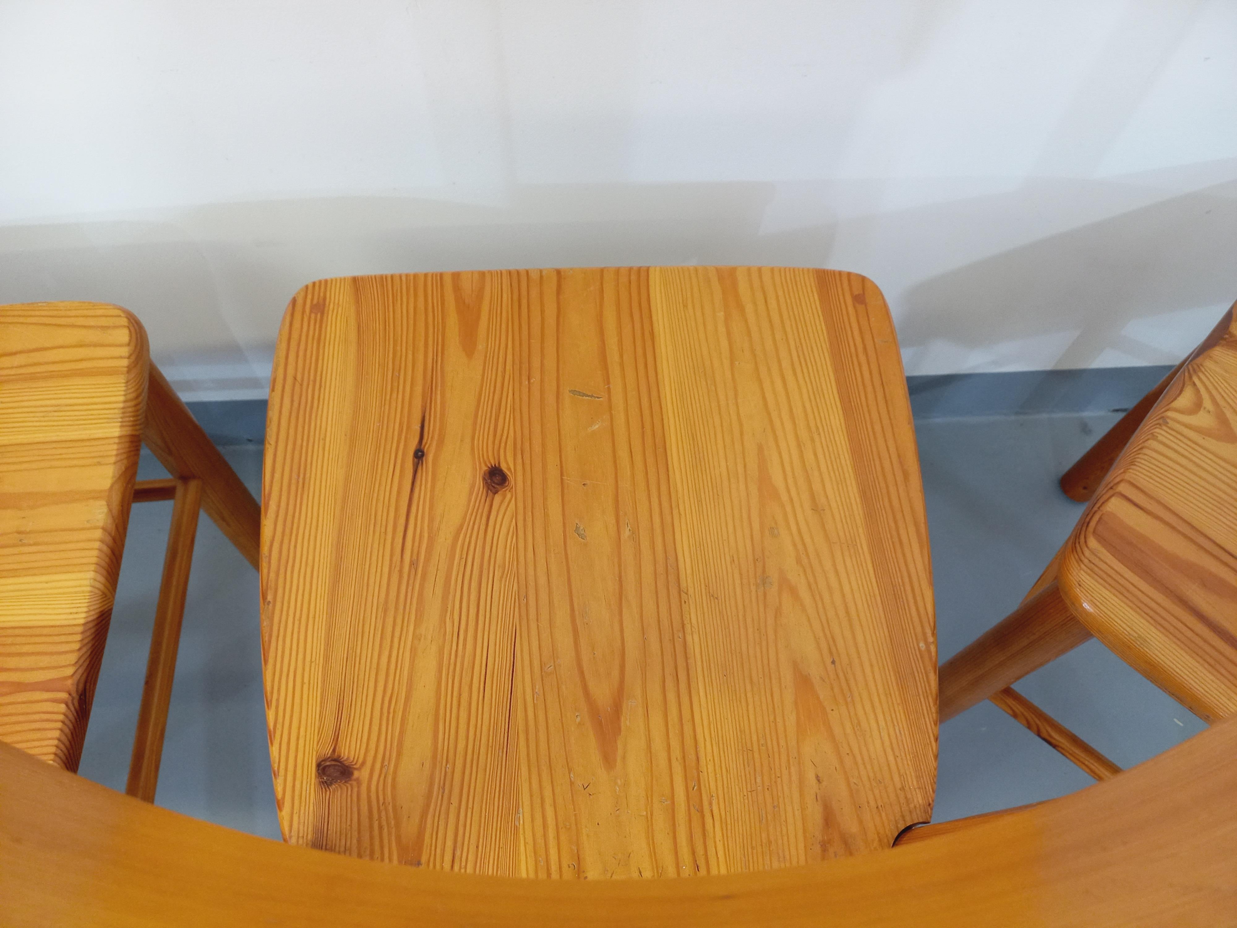 Suite d’une table ronde avec rallonge et 4 chaises vintage en pin des années 60 For Sale 5