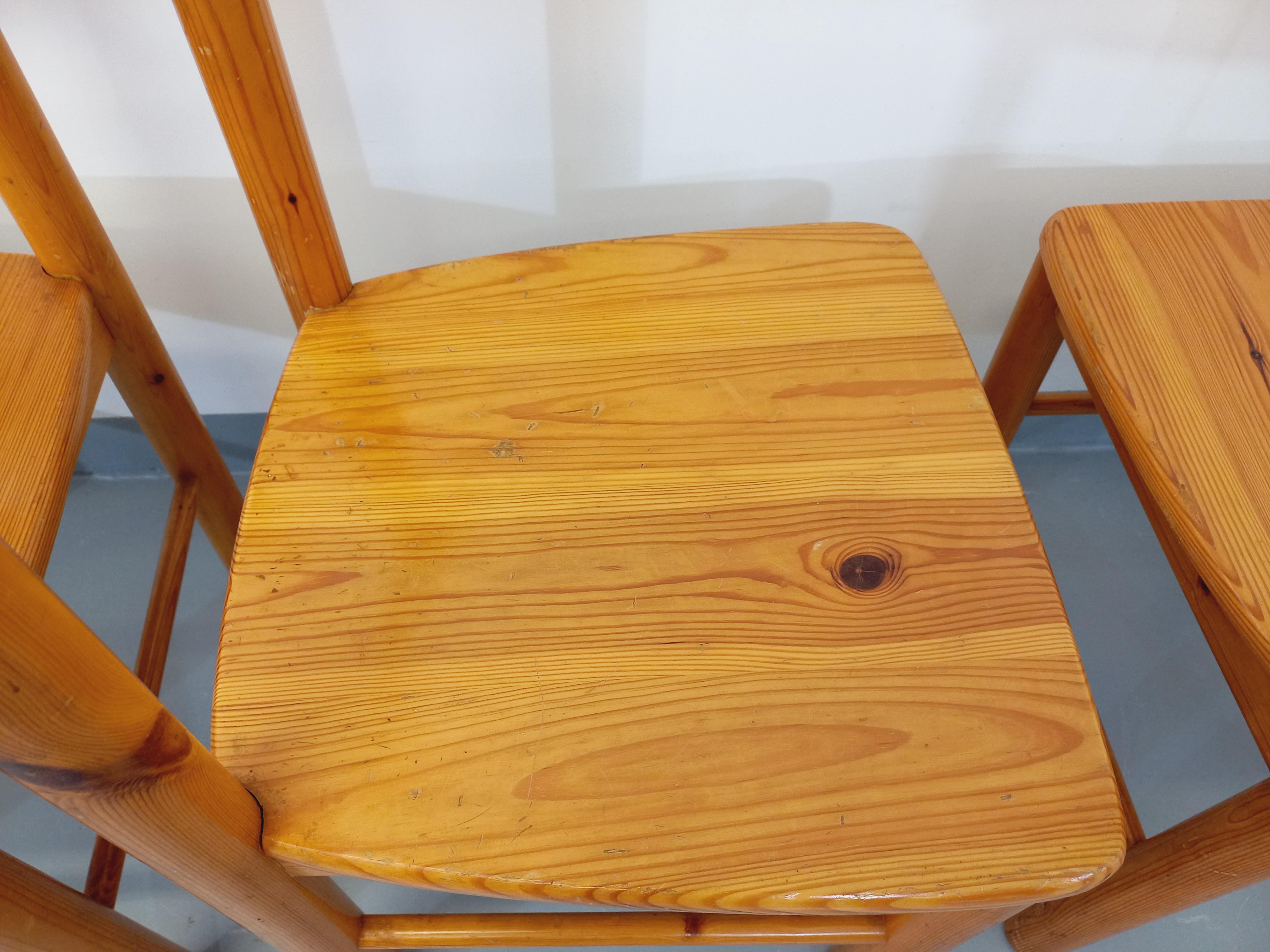 Suite d’une table ronde avec rallonge et 4 chaises vintage en pin des années 60 For Sale 6