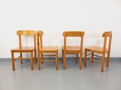 Suite d'une table ronde avec rallonge et 4 chaises vintage en pin des années 60