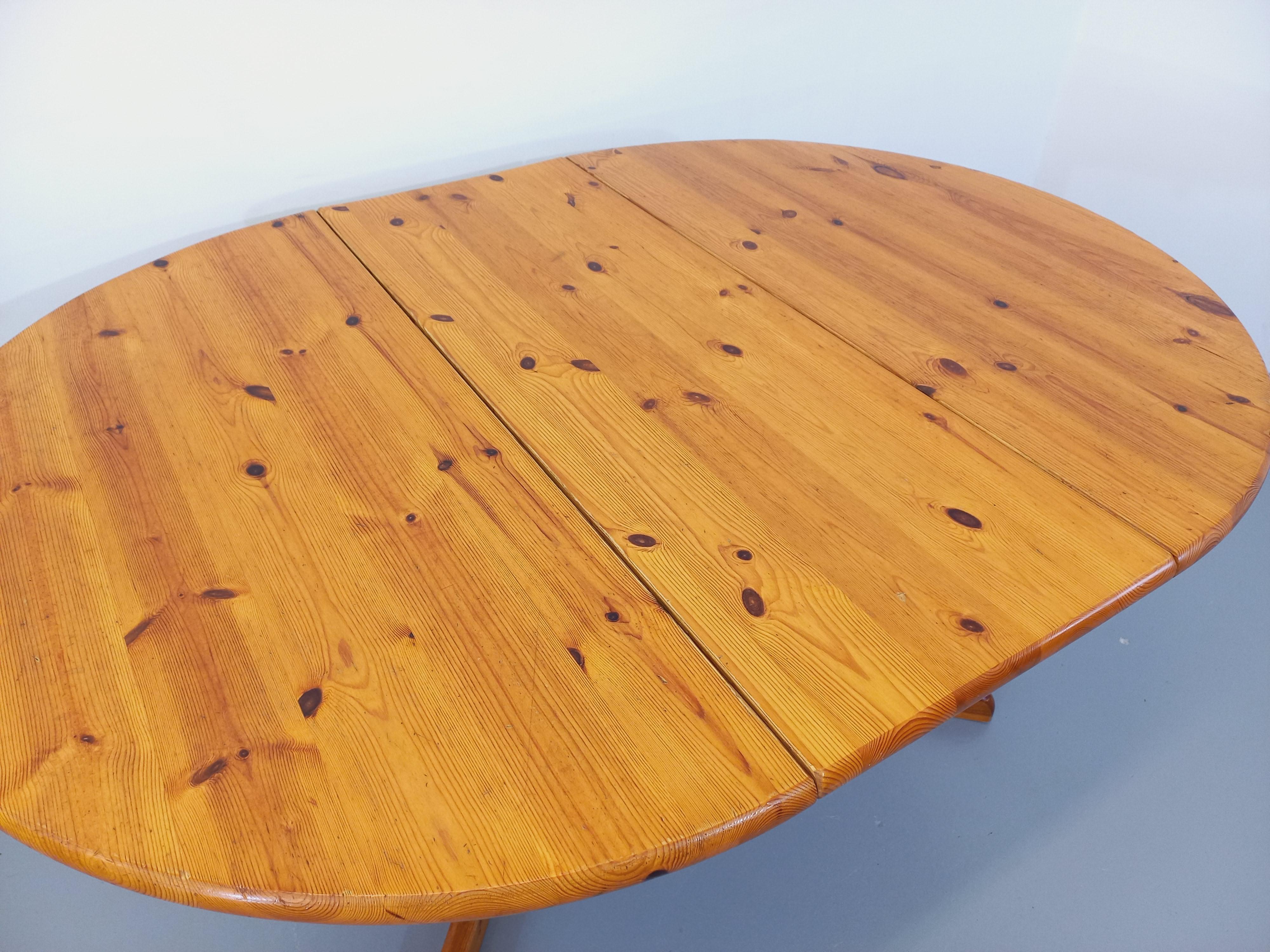 Mid-Century Modern Suite d’une table ronde avec rallonge et 4 chaises vintage en pin des années 60 For Sale