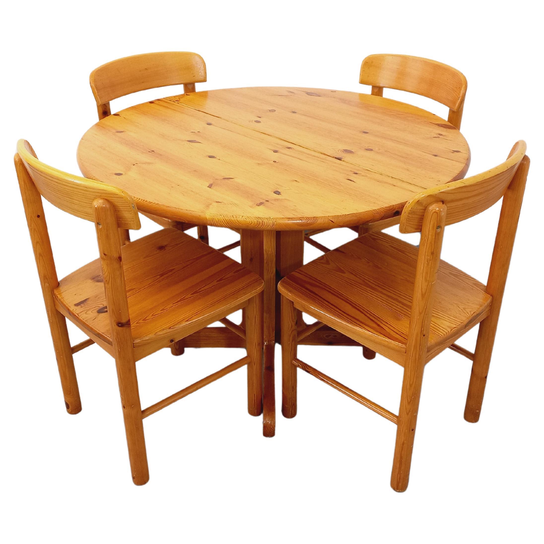 Suite d’une table ronde avec rallonge et 4 chaises vintage en pin des années 60 For Sale