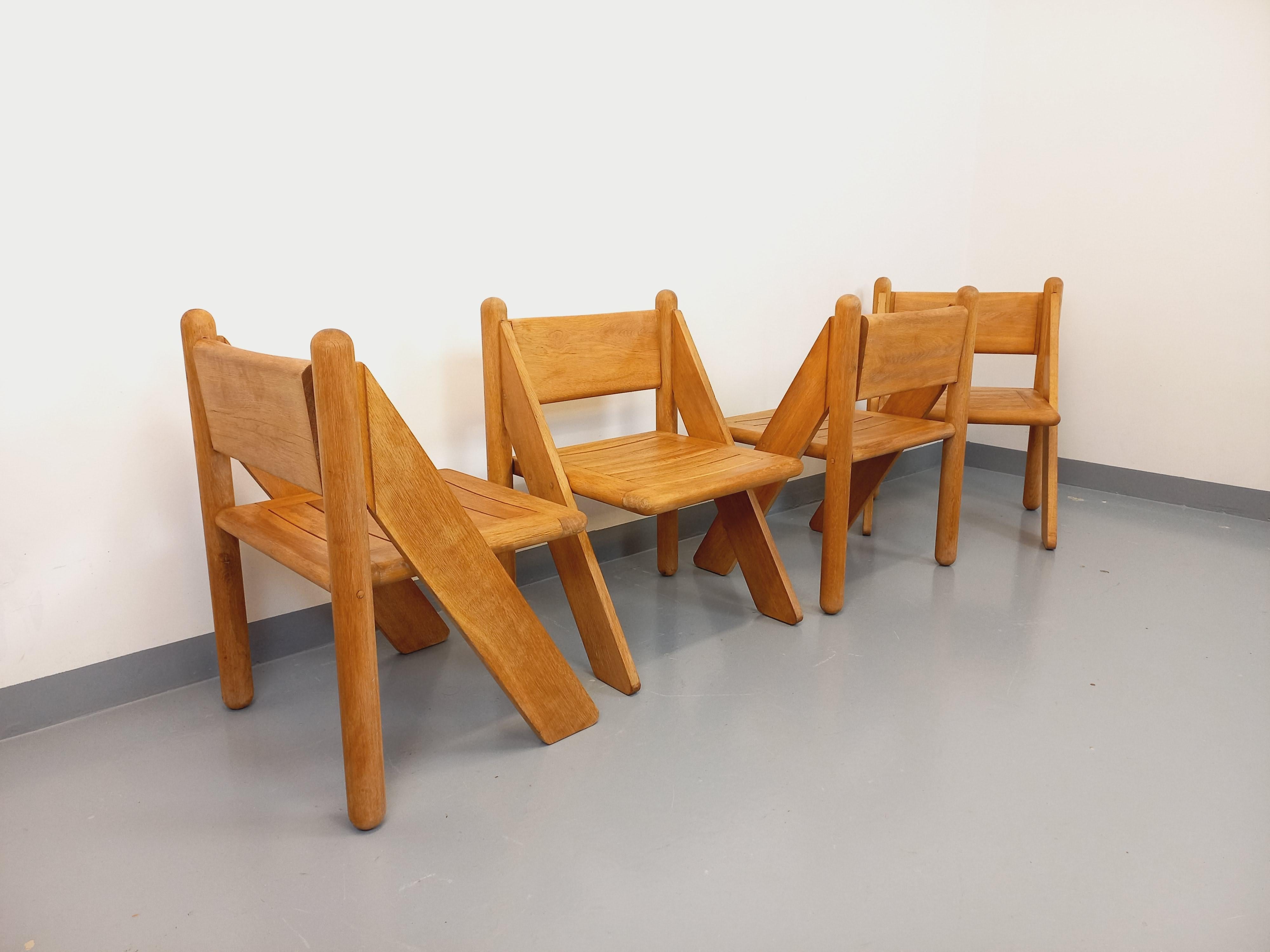 Suite exceptionnelle d'une grande table rectangulaire et de 4 chaises brutaliste im Angebot 3