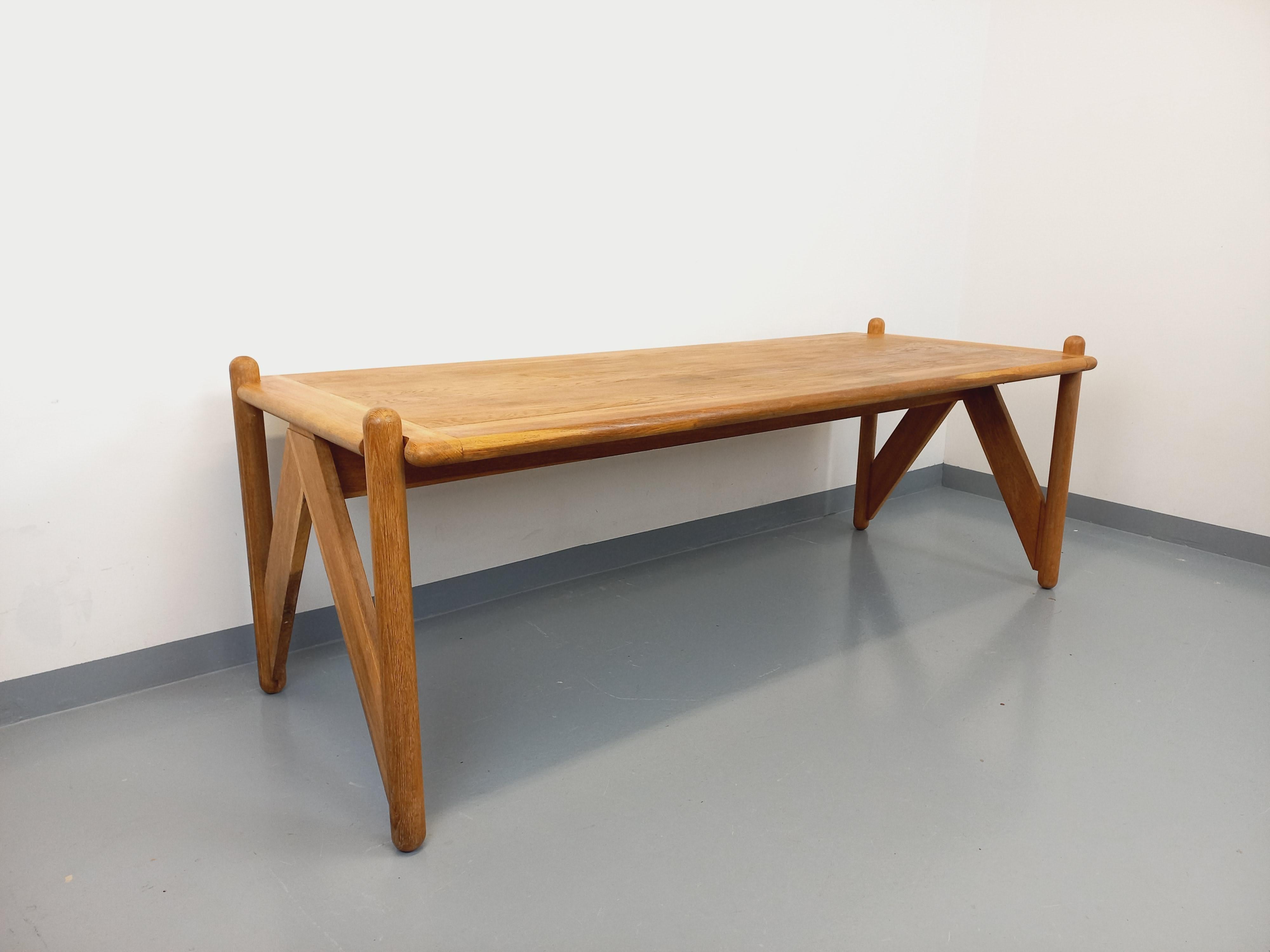Suite exceptionnelle d'une grande table rectangulaire et de 4 chaises brutaliste im Angebot 4