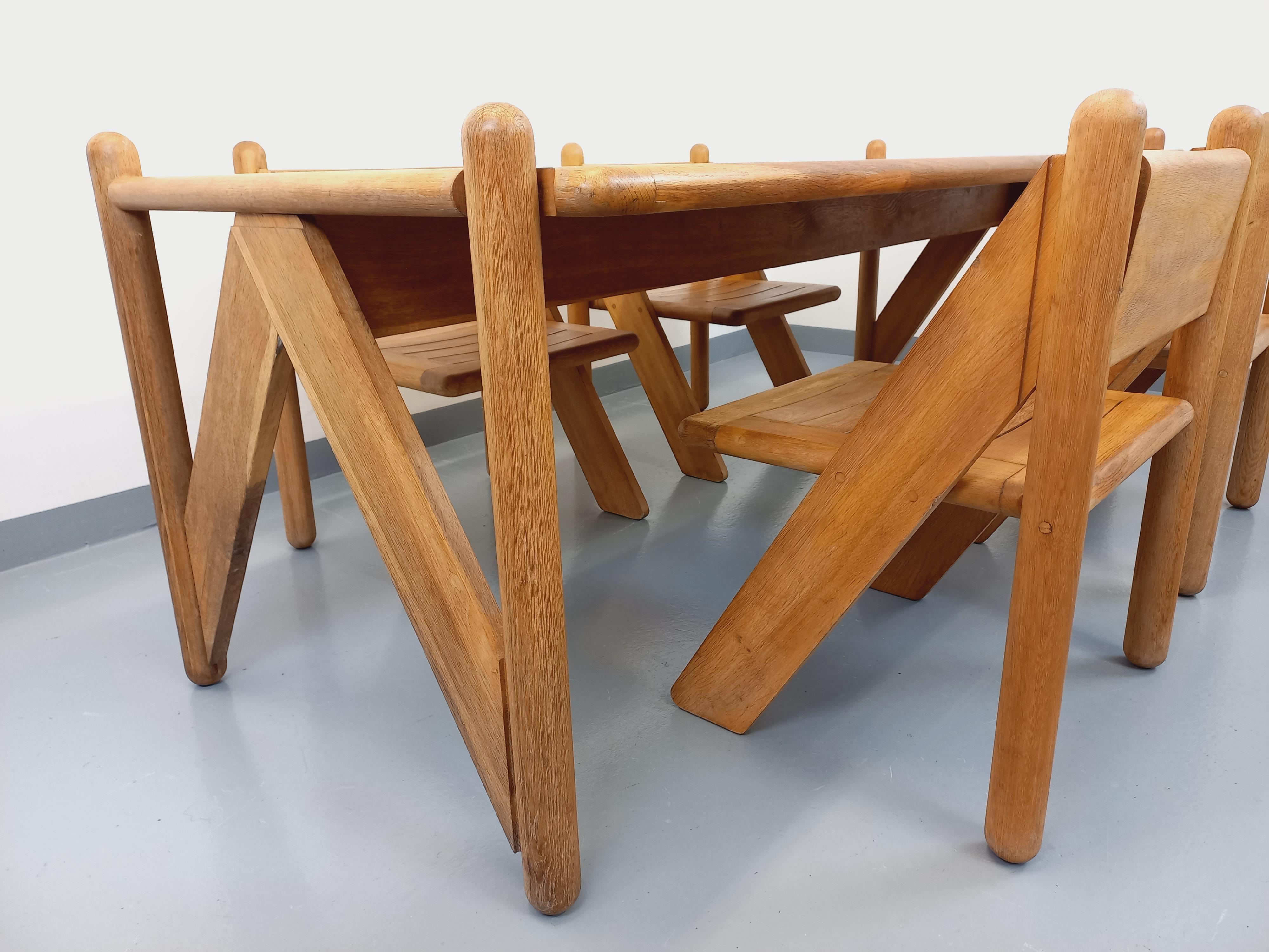 Suite exceptionnelle d'une grande table rectangulaire et de 4 chaises brutaliste im Angebot 1