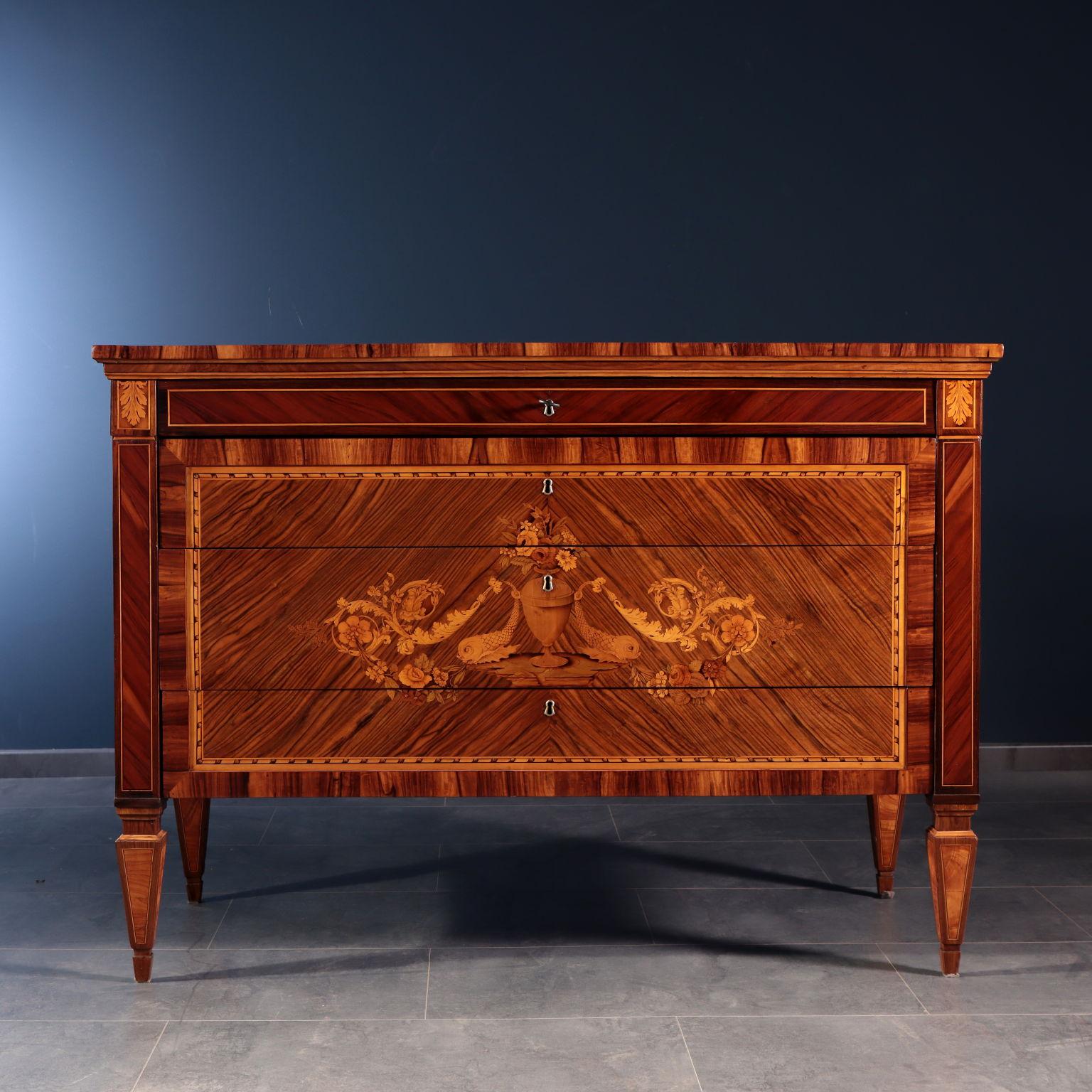 Italiano Suite Maggiolini Noce Italia 1804 in vendita