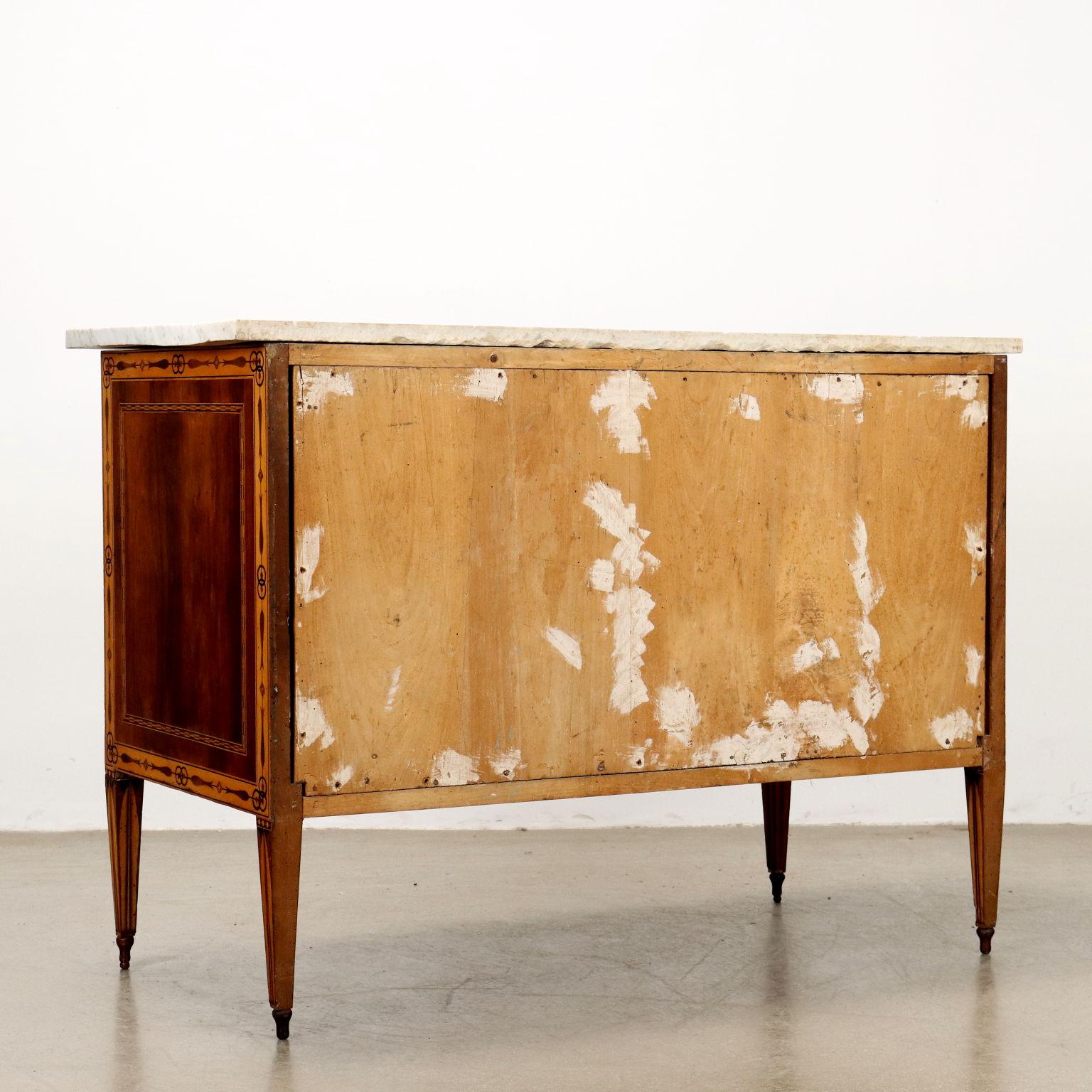 Neoclassical Tuscan Como Suite and two 18th century bedside tables For Sale 4