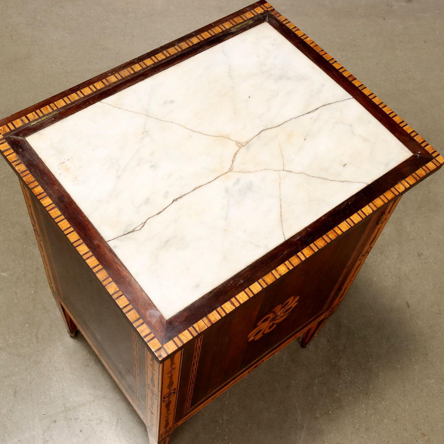 Neoclassical Tuscan Como Suite and two 18th century bedside tables For Sale 6