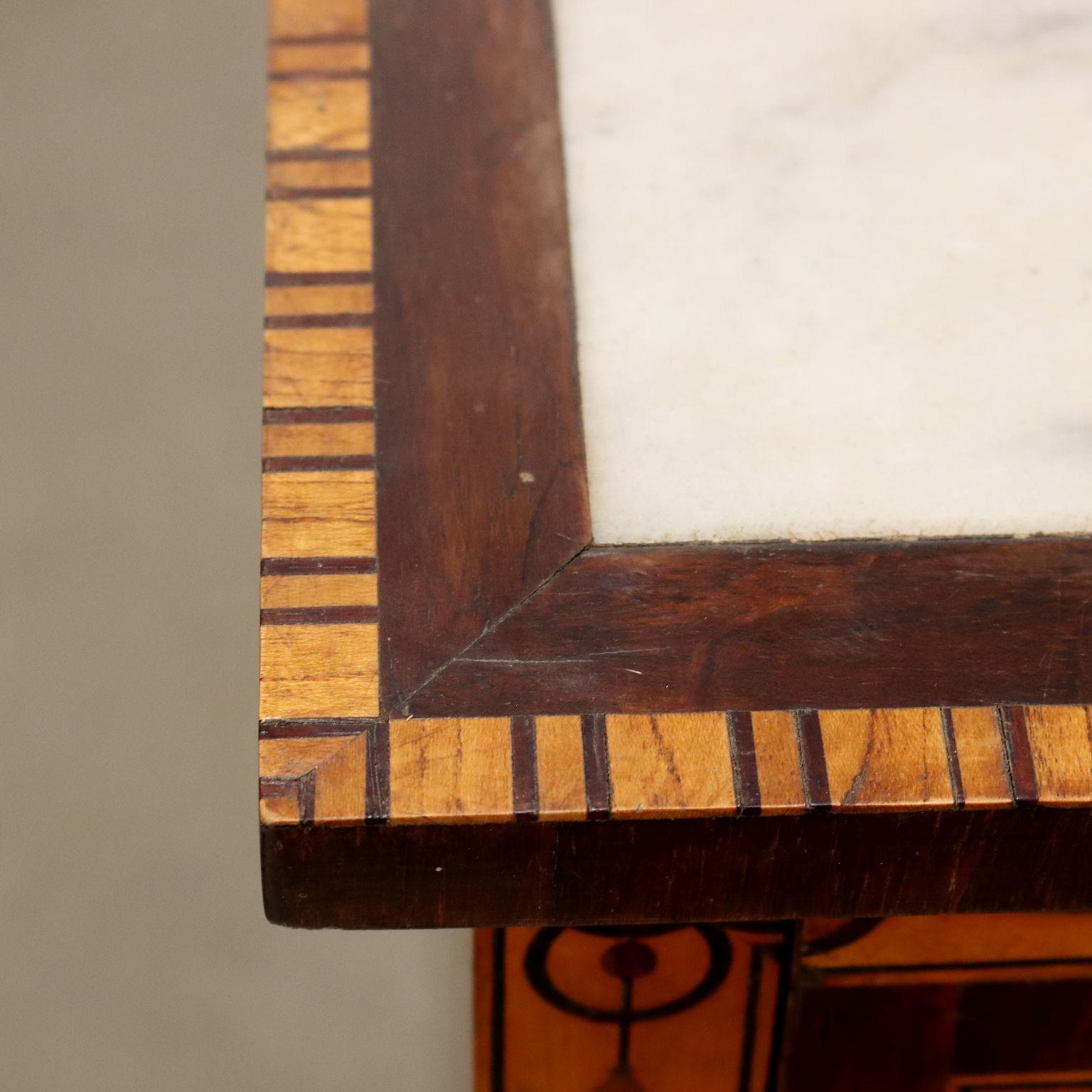Neoclassical Tuscan Como Suite and two 18th century bedside tables For Sale 7