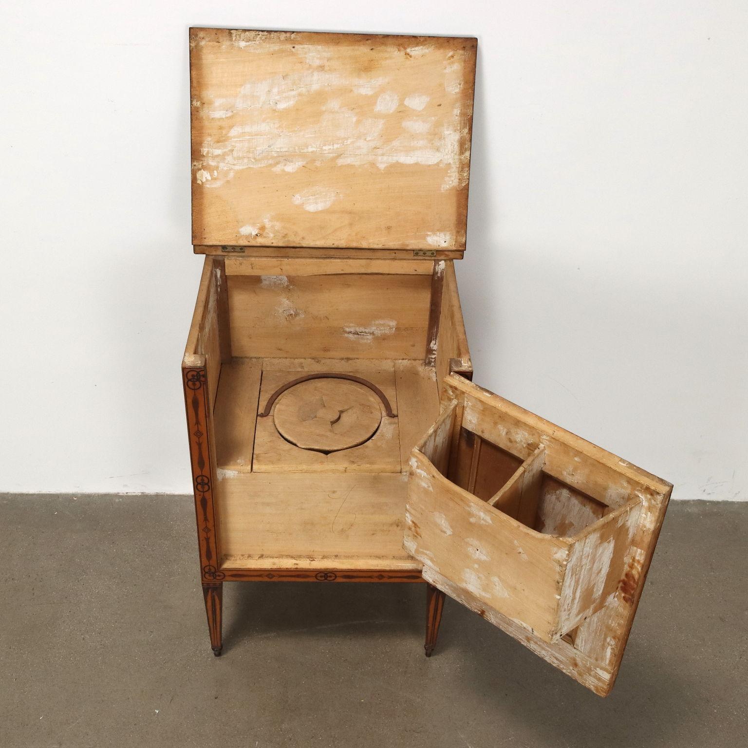 Neoclassical Tuscan Como Suite and two 18th century bedside tables For Sale 8