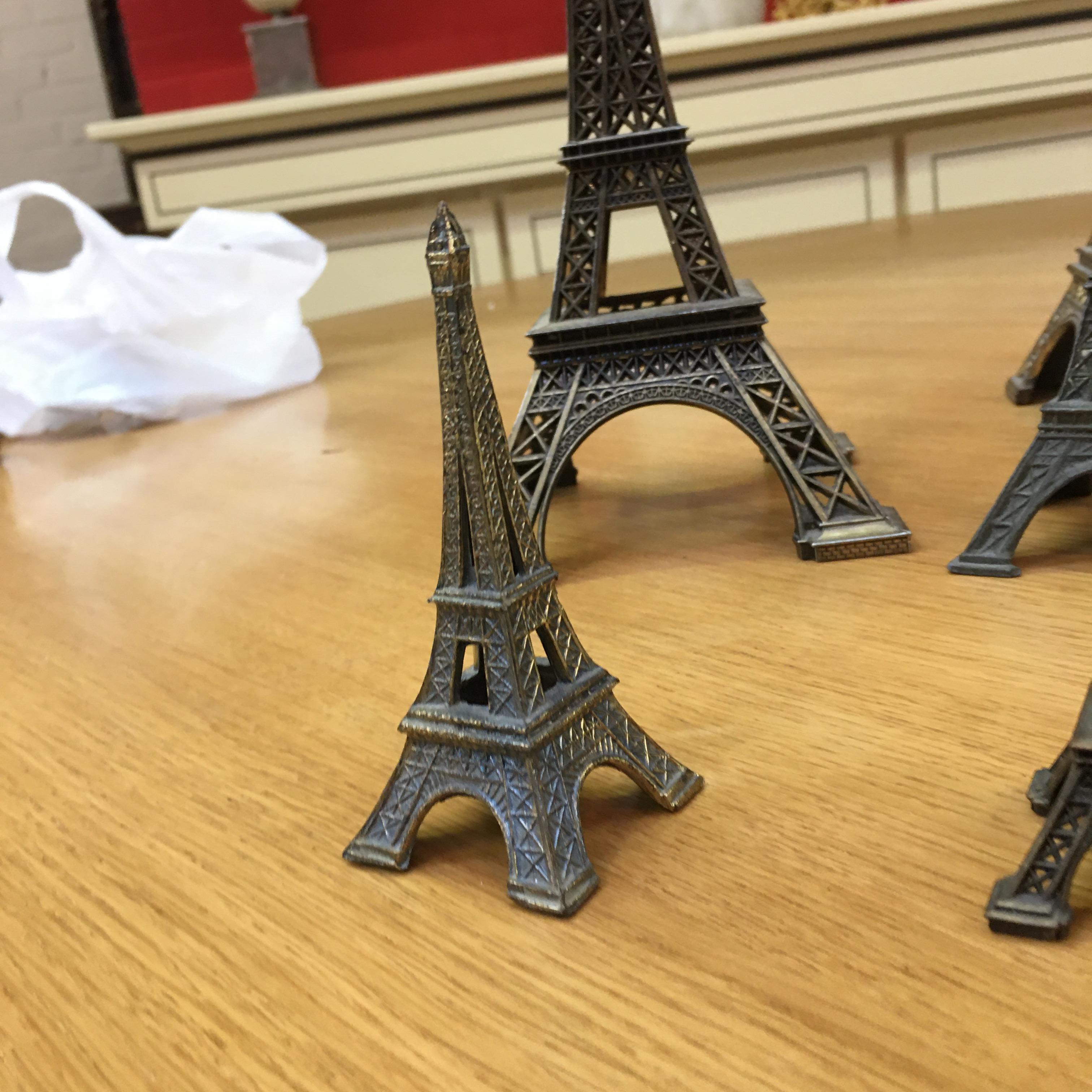 Suite of 9 Vintage Eiffel Tower in Reduced Model, circa 1970-1980 For Sale 1