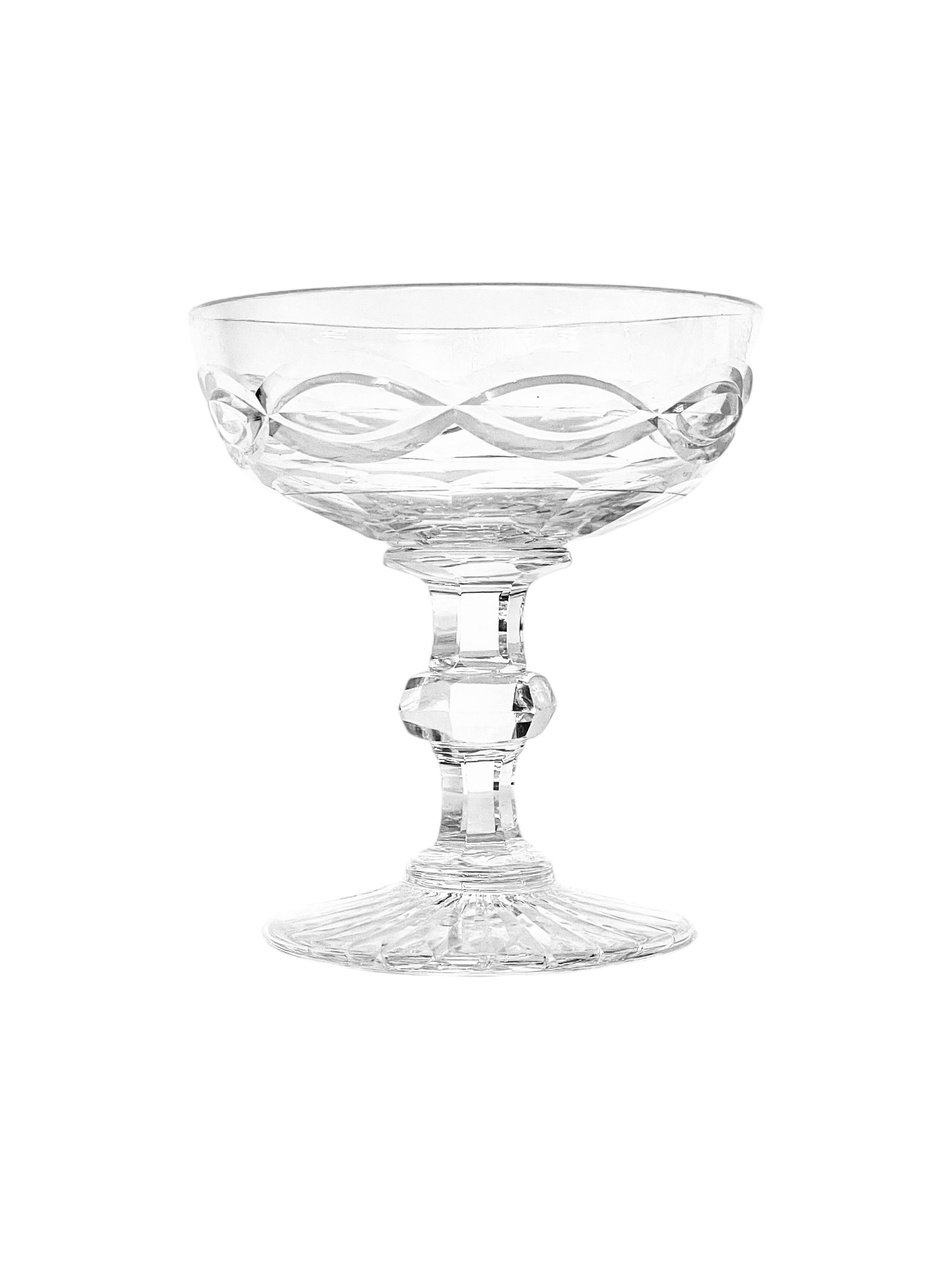 Suite of 12 Baccarat Style Crystal Coupes, 19th Century In Good Condition For Sale In LA CIOTAT, FR