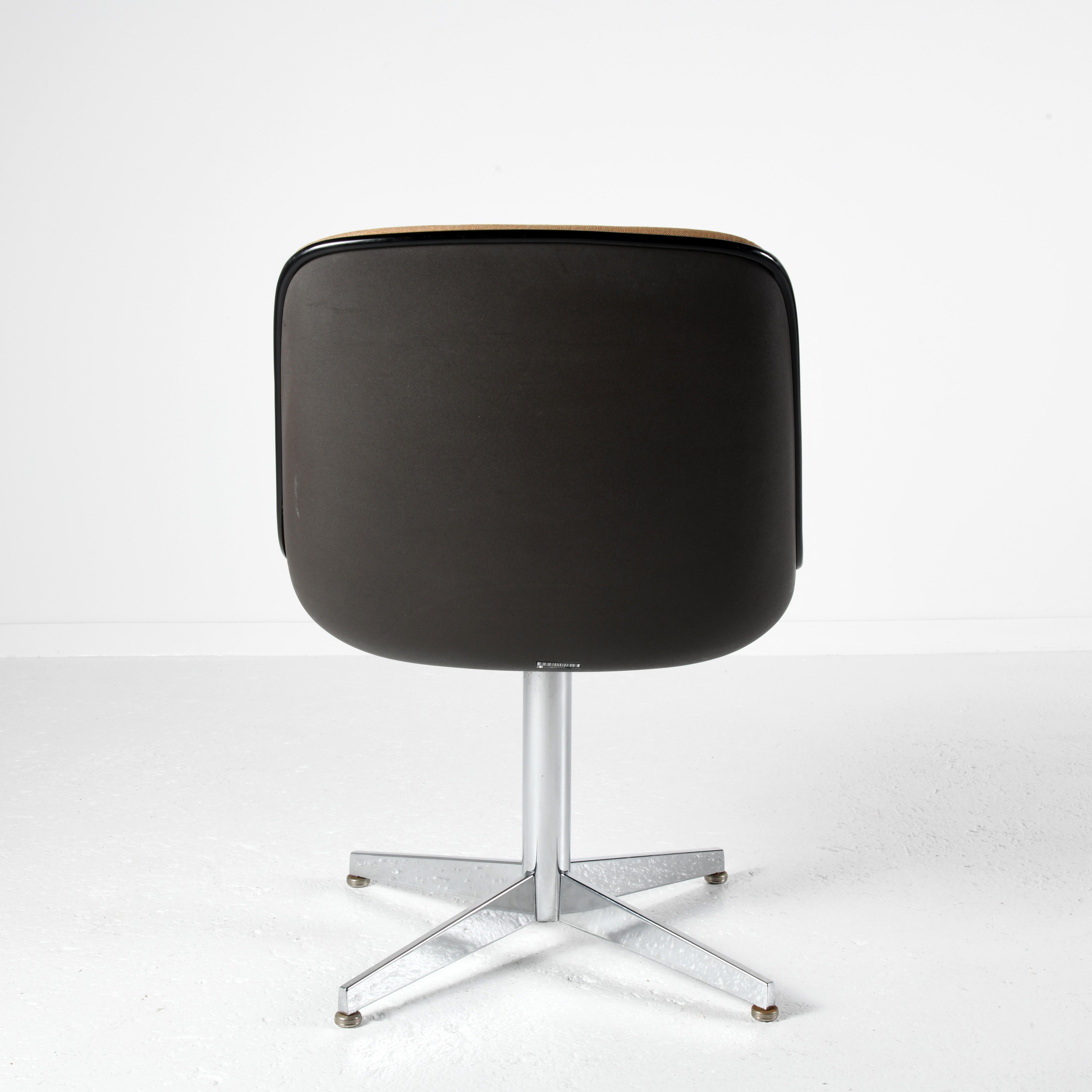 Wool Suite of 16 chairs model 451 designed by Randall Buck for Strafor France 1970s