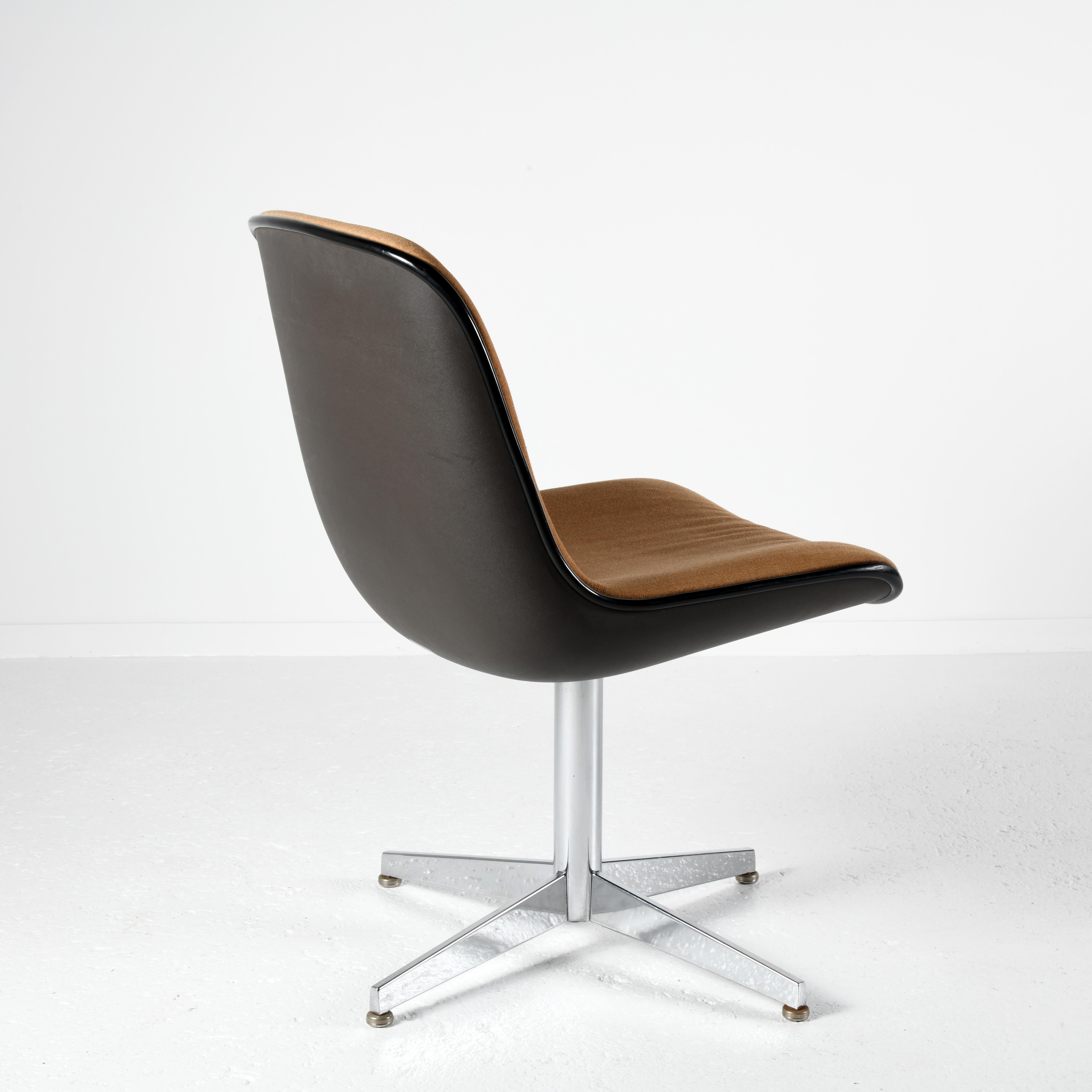 Suite of 16 chairs model 451 designed by Randall Buck for Strafor France 1970s 1