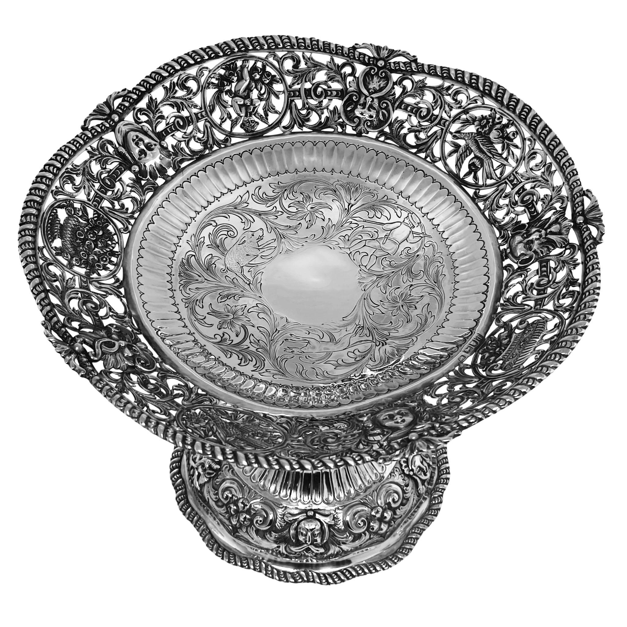 Suite of 3 Antique Silver Comports Centrepieces London 1887 Set Baskets For Sale 4