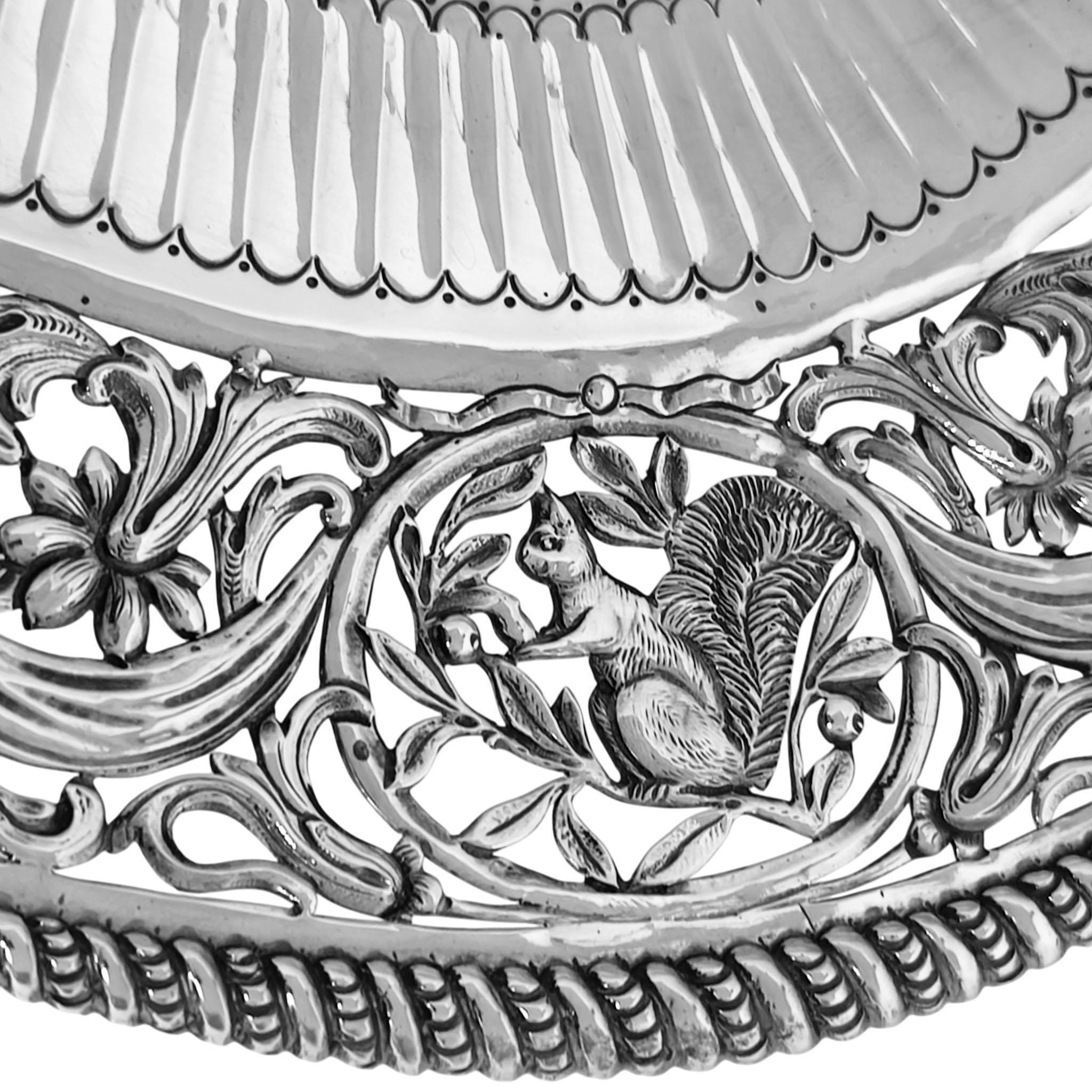 Suite of 3 Antique Silver Comports Centrepieces London 1887 Set Baskets For Sale 8