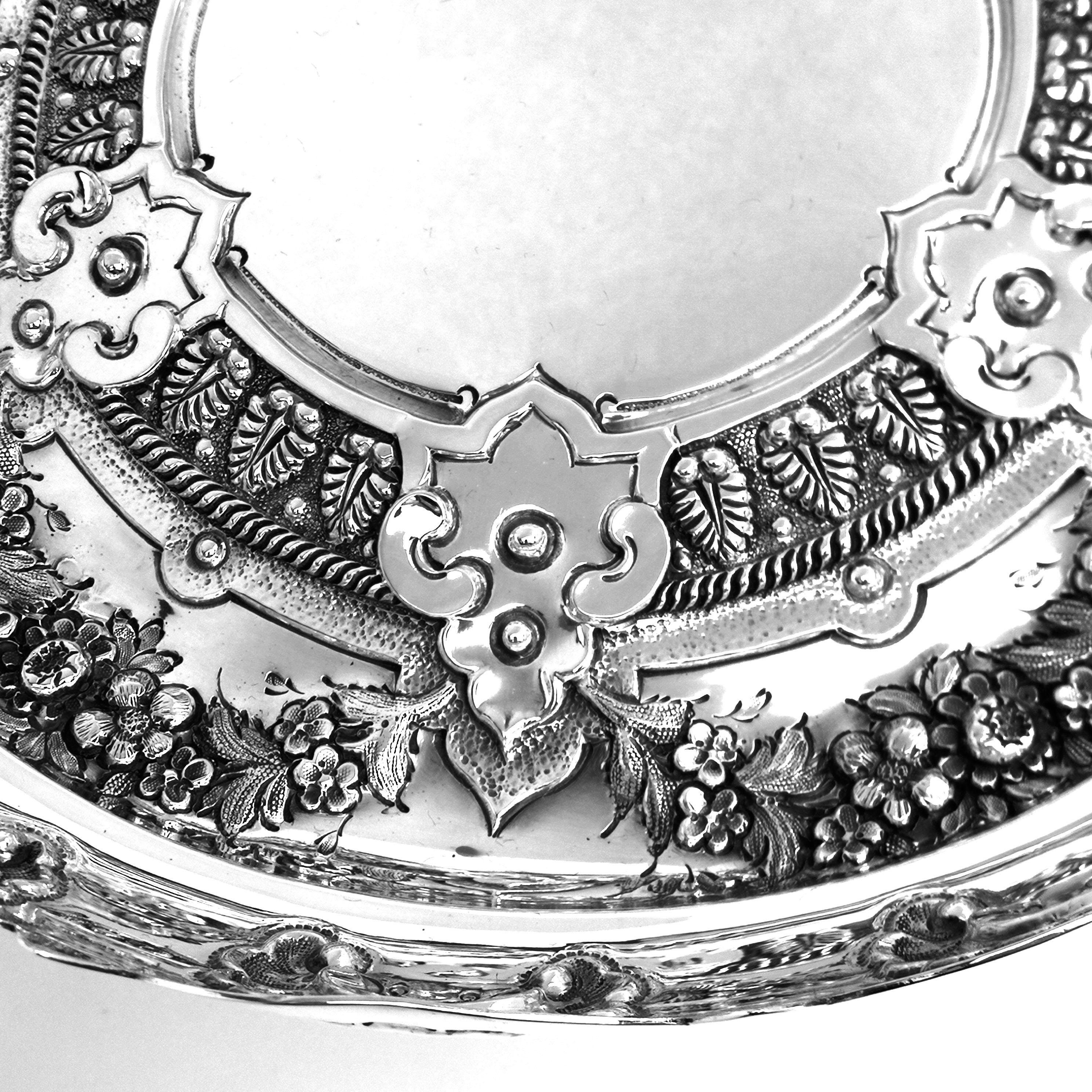 Suite von 3 antiken viktorianischen Porzellan-/Essgeschirr-/Tellern aus Silber 1892 / 93 Tafelaufsatz im Angebot 2