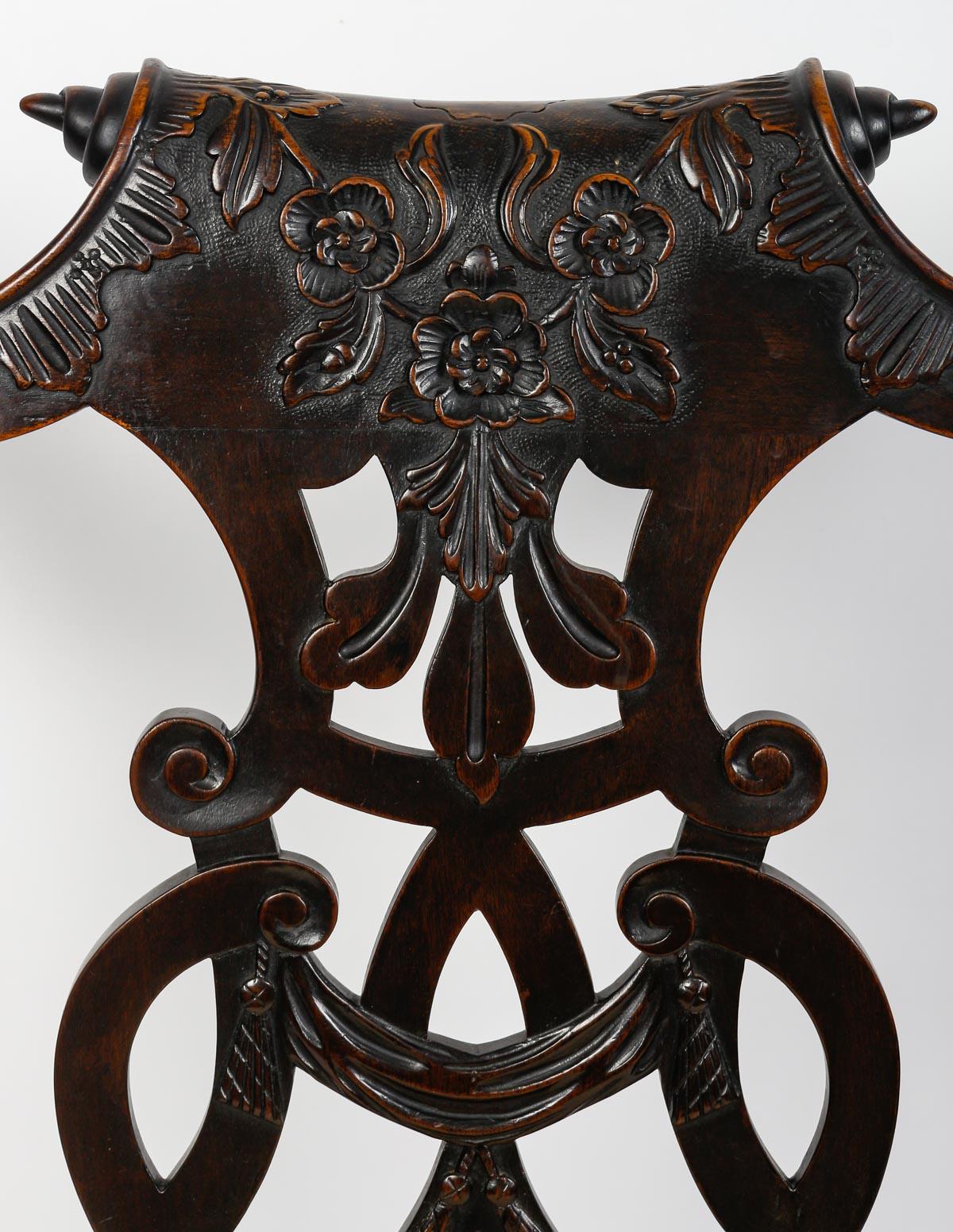 Suite de 3 chaises et d'un fauteuil dans le style Chippendale, 19ème siècle. en vente 7